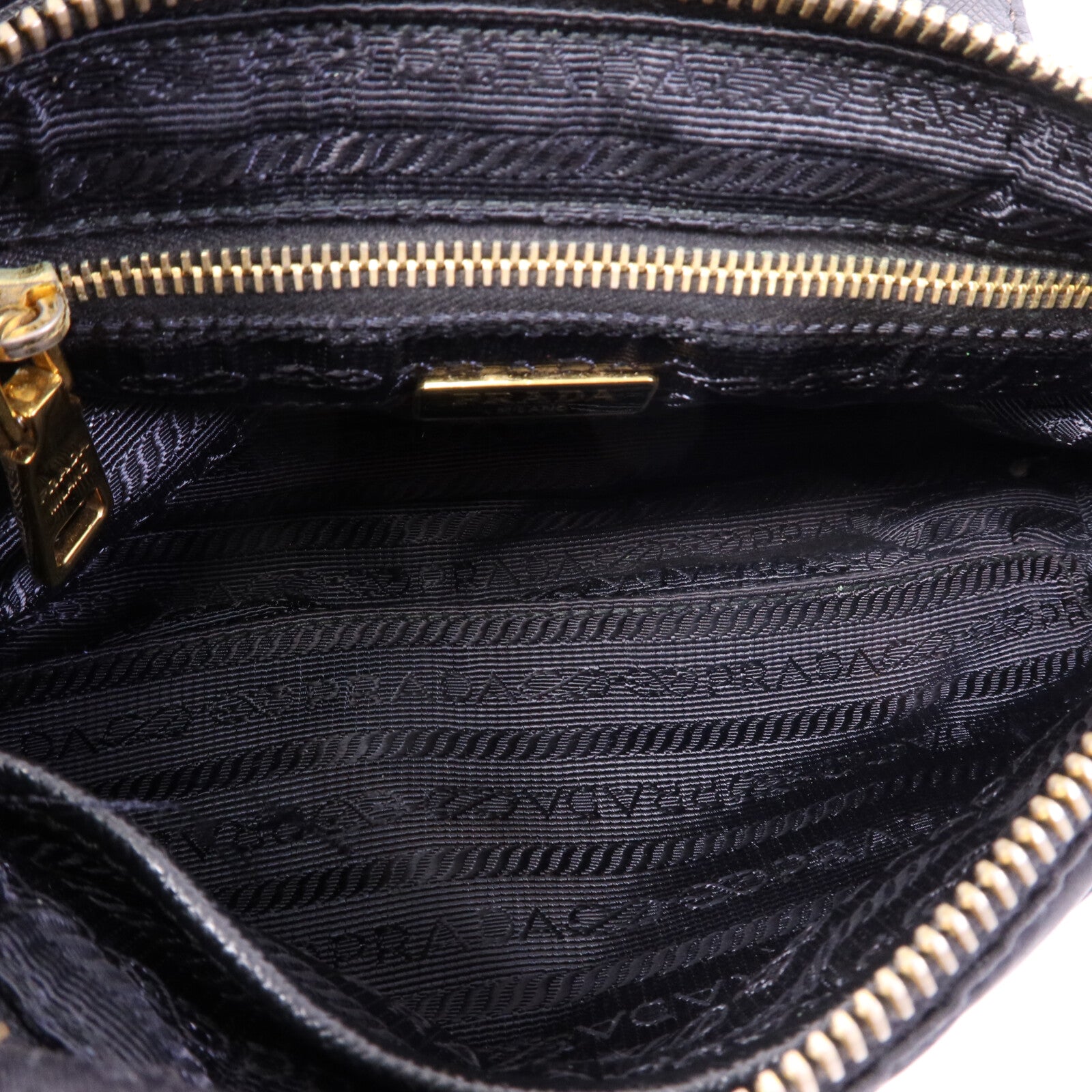 PRADA 尼龍Shoulder Bag金扣鏈帶肩背袋