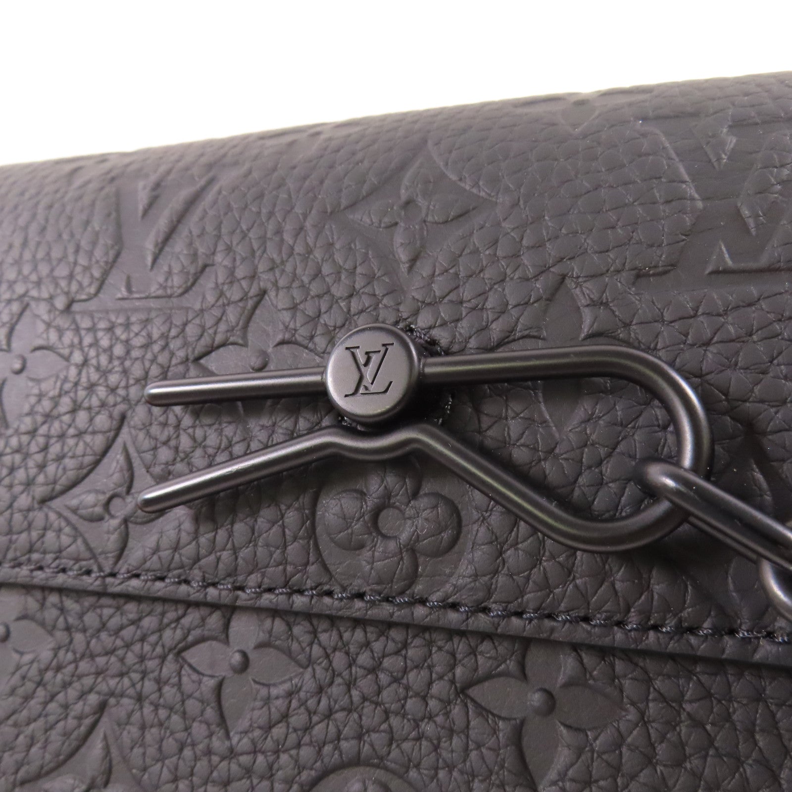LOUIS VUITTON Monogram Taurillon Steamer Wearable Wallet黑扣肩背袋
