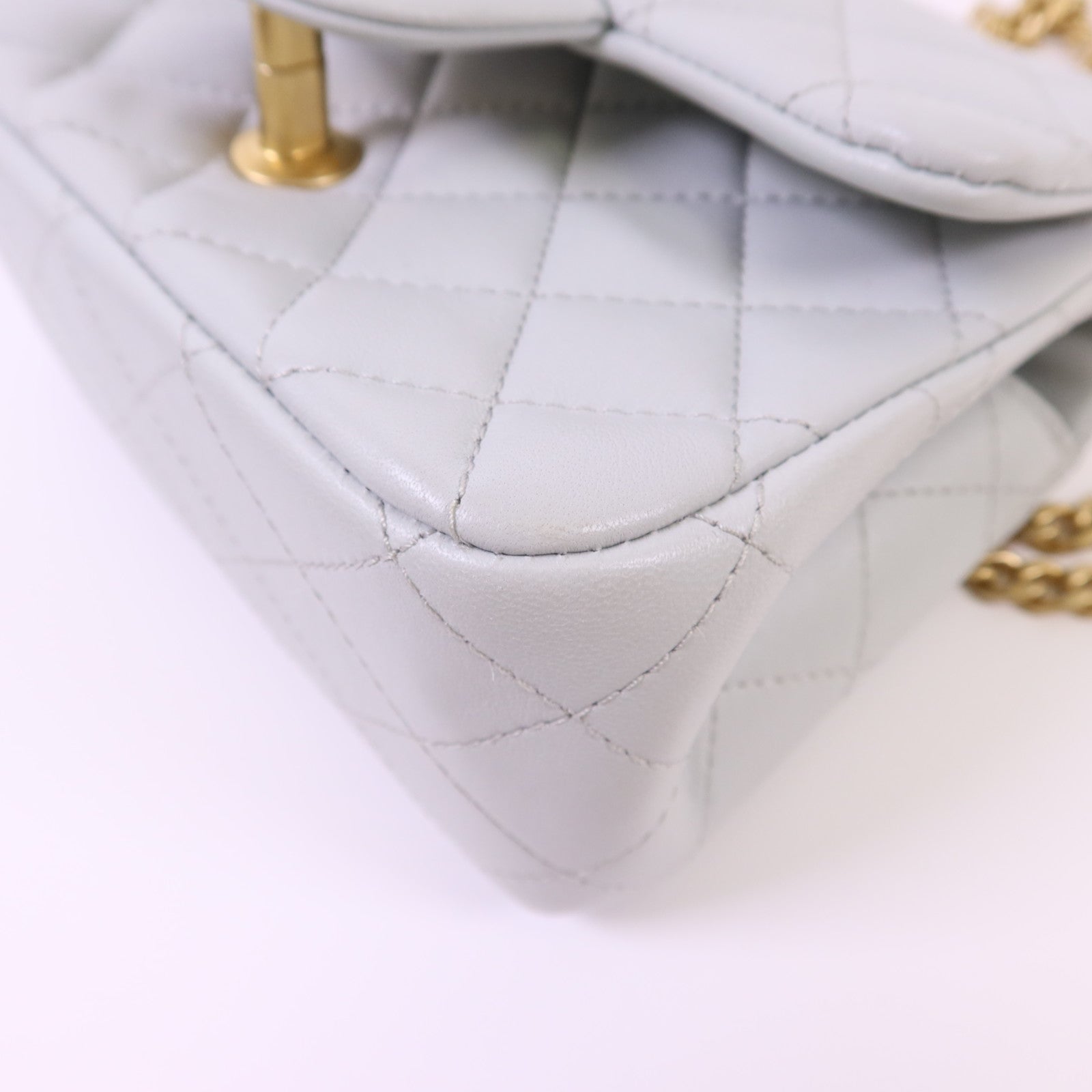 CHANEL 羊皮皮革Classic Camellia金扣鏈帶肩背袋