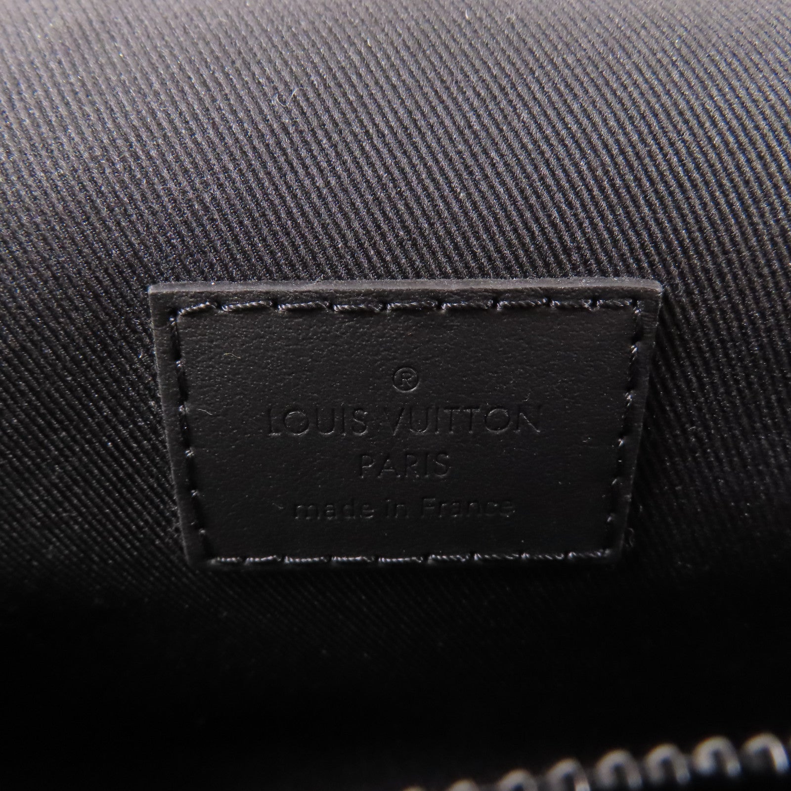 LOUIS VUITTON Monogram Taurillon Steamer Wearable Wallet黑扣肩背袋