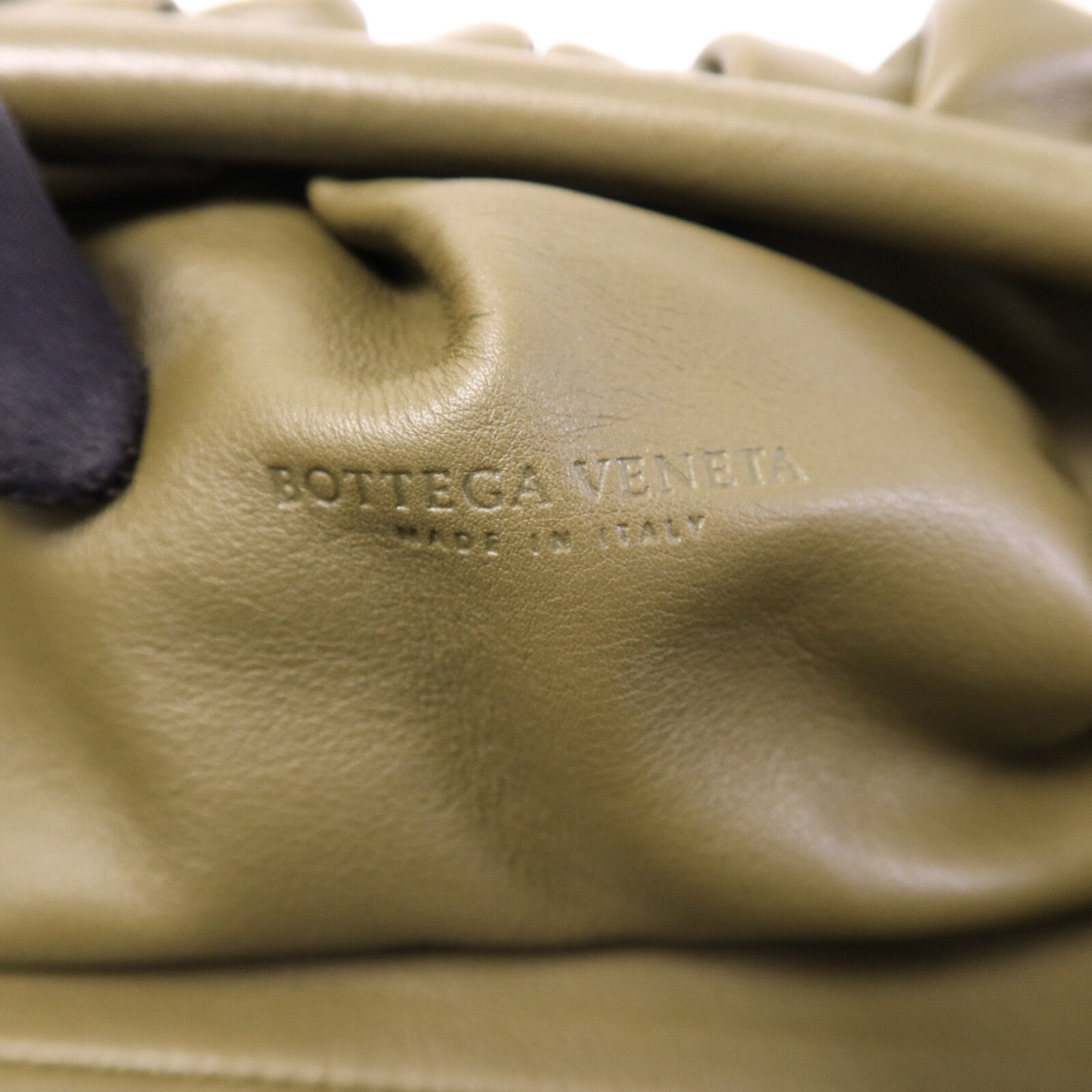 BOTTEGA VENETA 牛皮皮革Pouch Clutch金扣手拿包