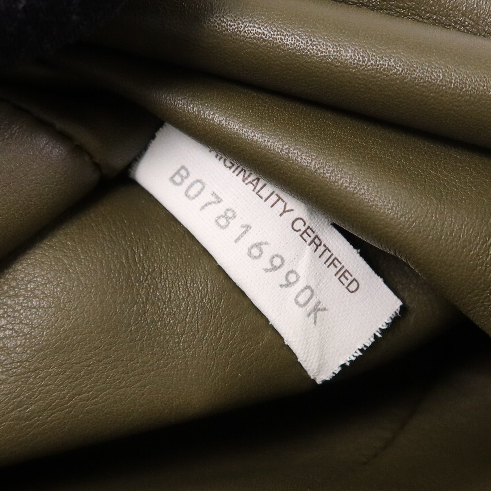 BOTTEGA VENETA 牛皮皮革Pouch Clutch金扣手拿包