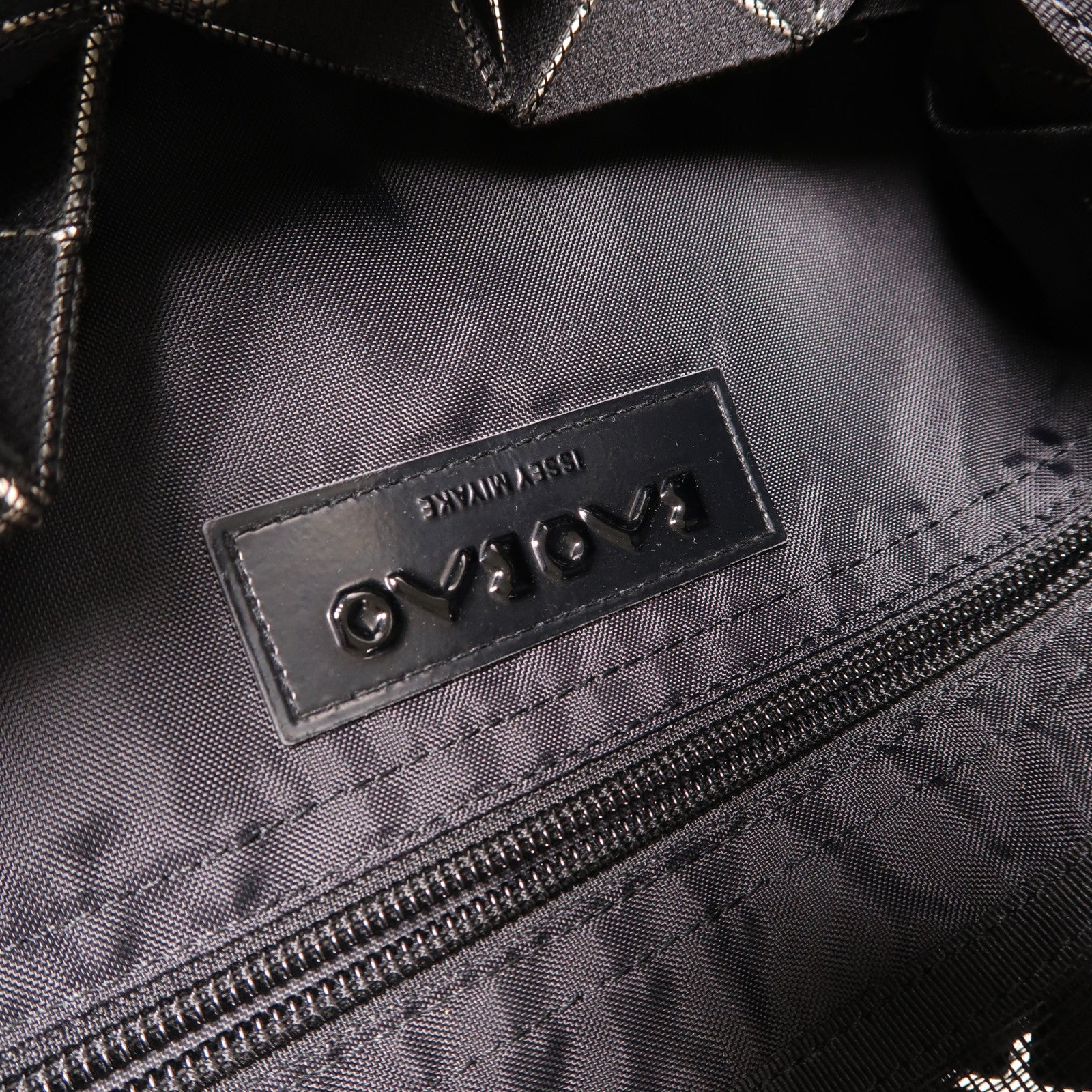 ISSEY MIYAKE PVC Bao Bao銀扣手挽袋銀色