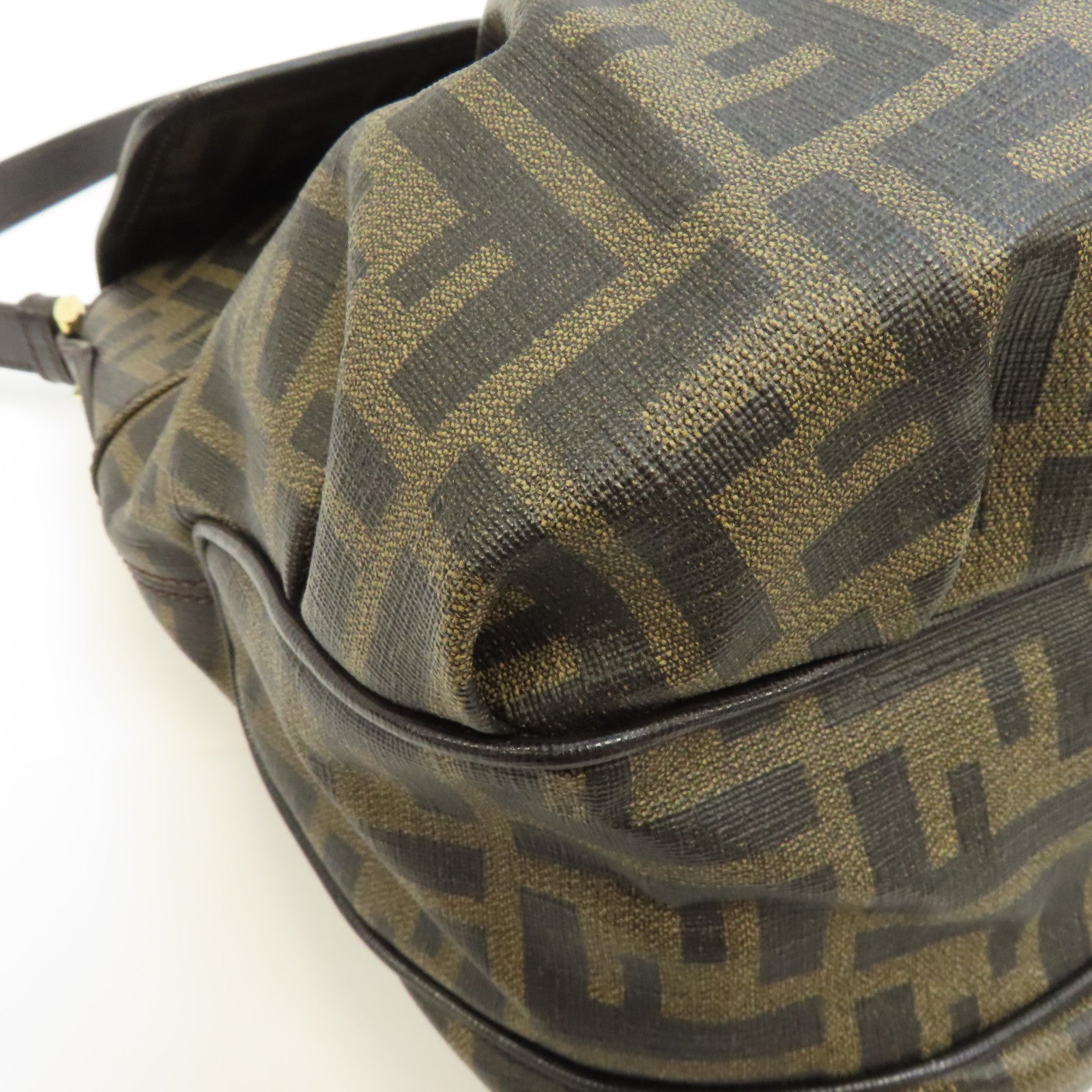 FENDI 帆布Zucca金扣肩背袋啡色