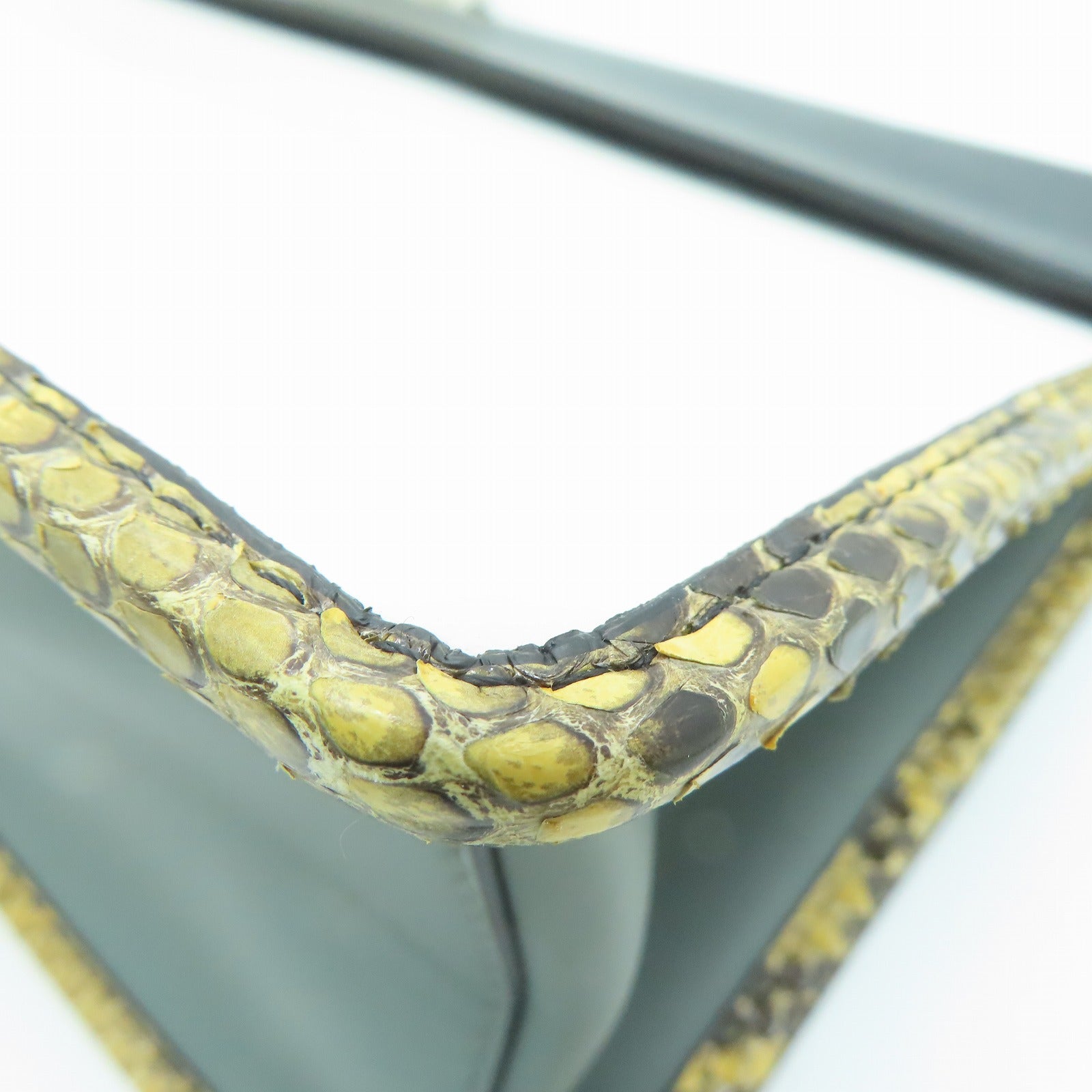 FENDI 牛皮皮革Shoulder Bag银扣肩背袋黑色/白色