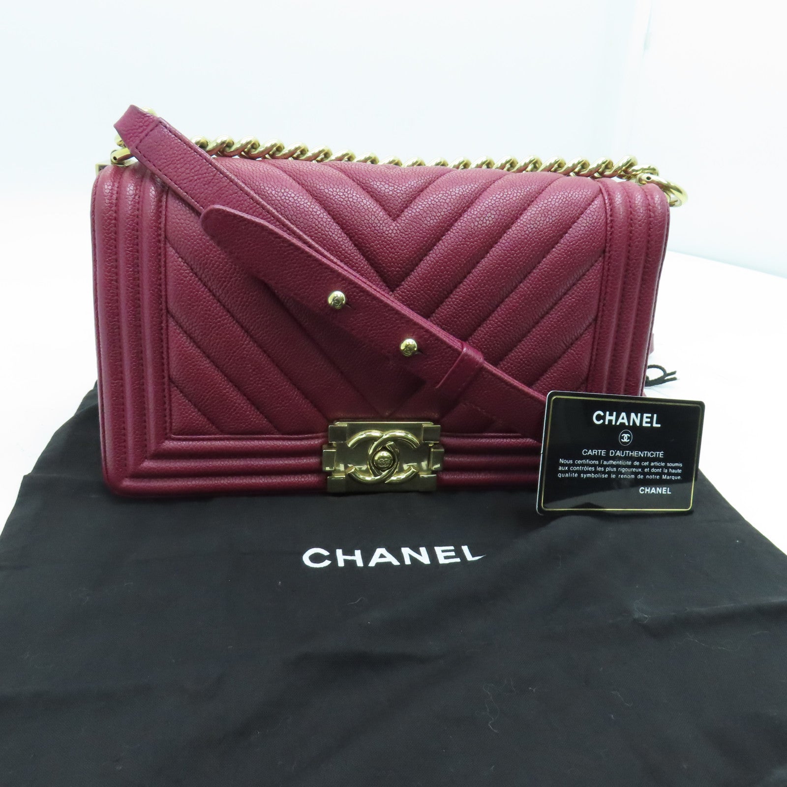 CHANEL 【激減優惠】斜紋Cavair皮革Boy 25cm金扣肩背袋紫紅色