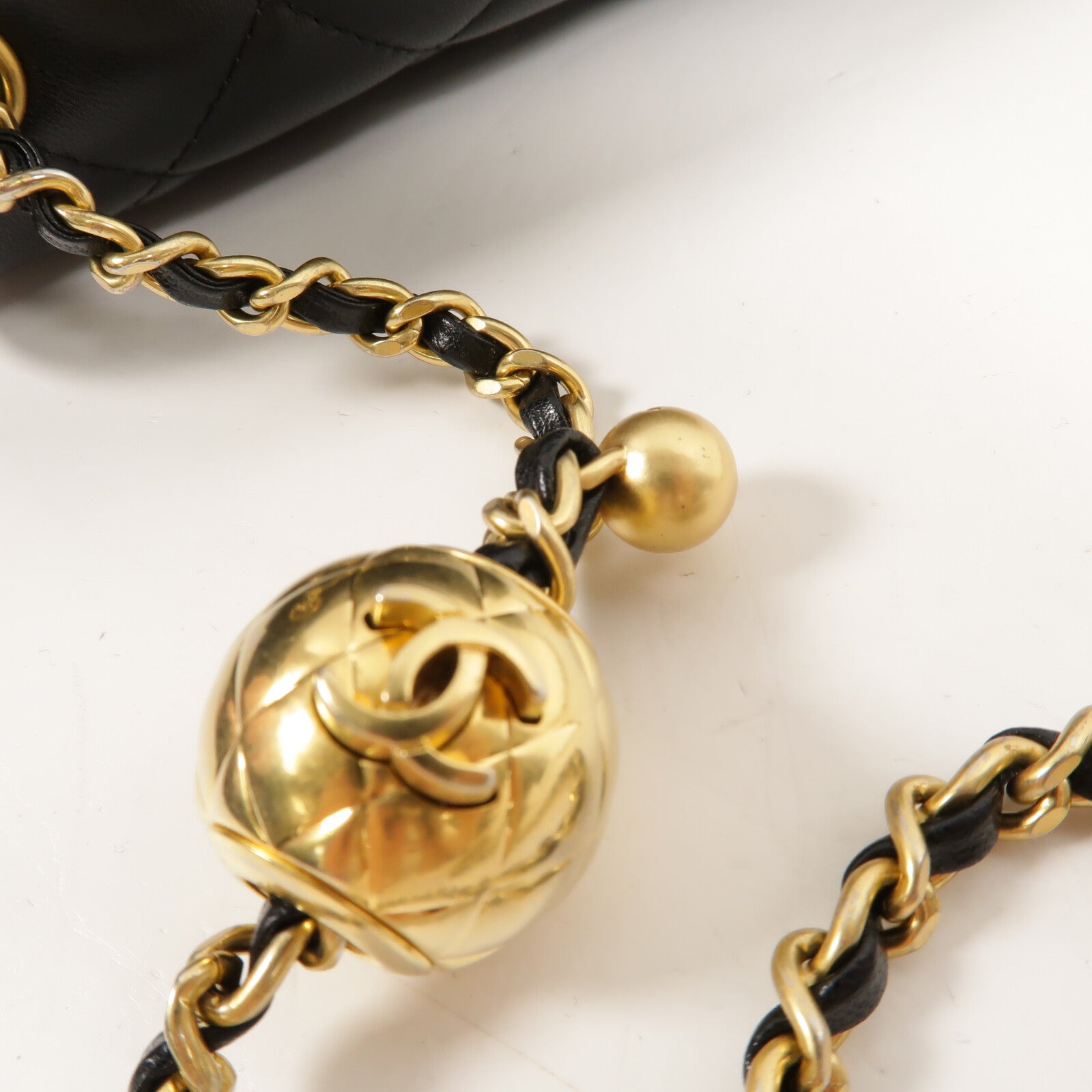 CHANEL 羊皮皮革Mini Classic 20 Gold Ball鏈帶肩背袋