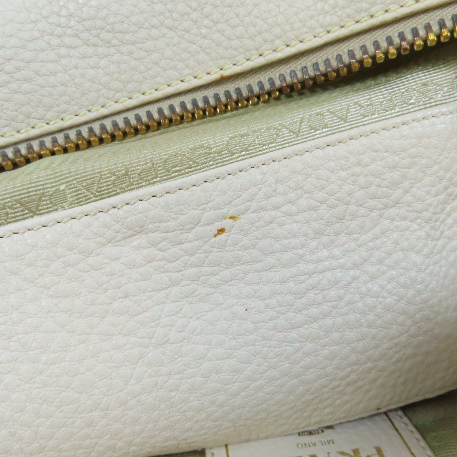 PRADA 牛皮皮革Shoulder Bag金扣鏈帶肩背袋米色
