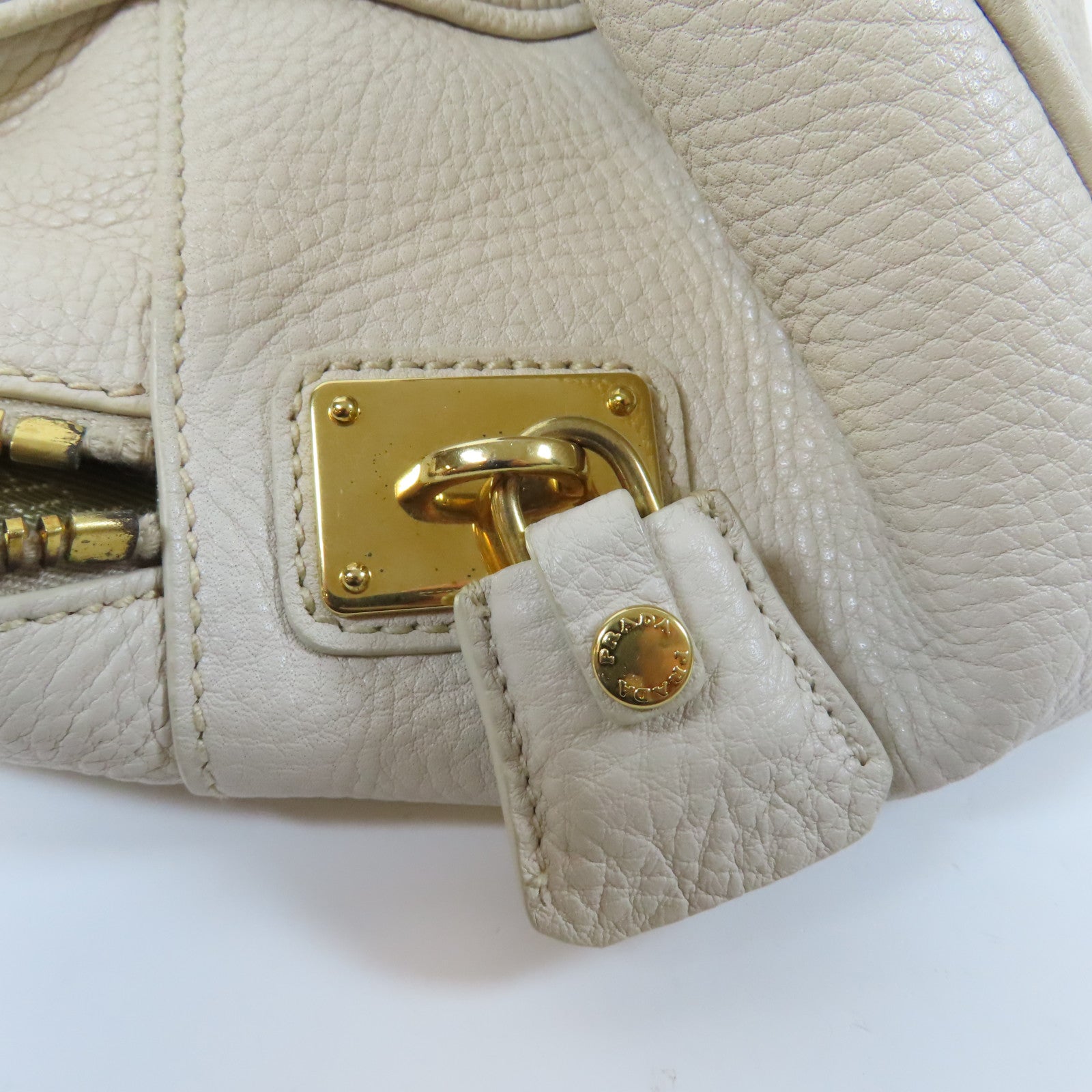 PRADA 牛皮皮革Shoulder Bag金扣鏈帶肩背袋米色