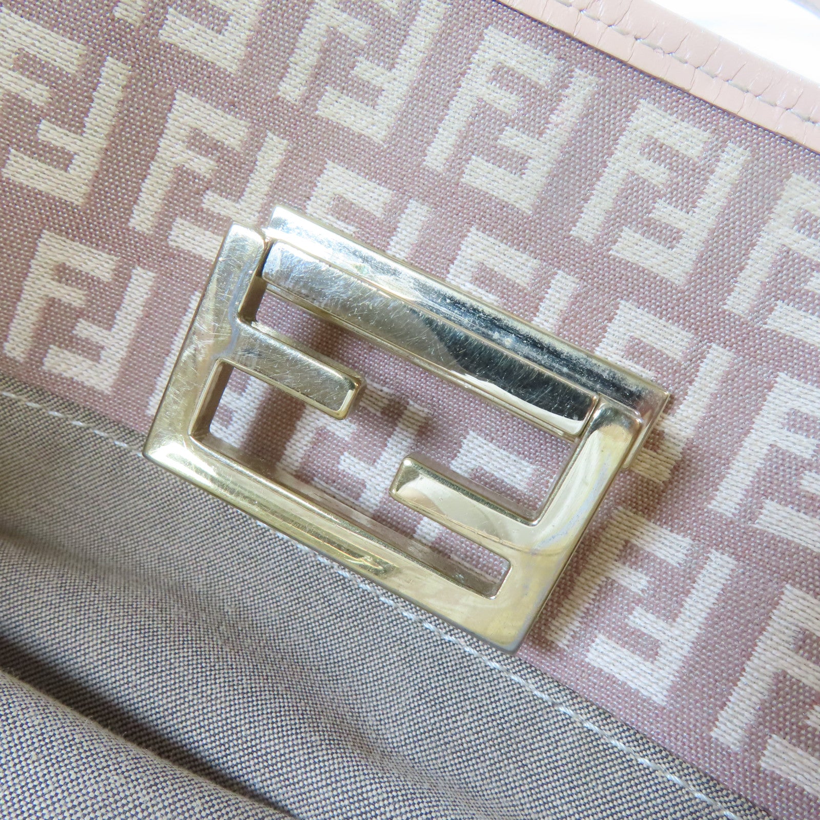 FENDI 帆布Shoulder Bag金扣肩背袋粉紅色
