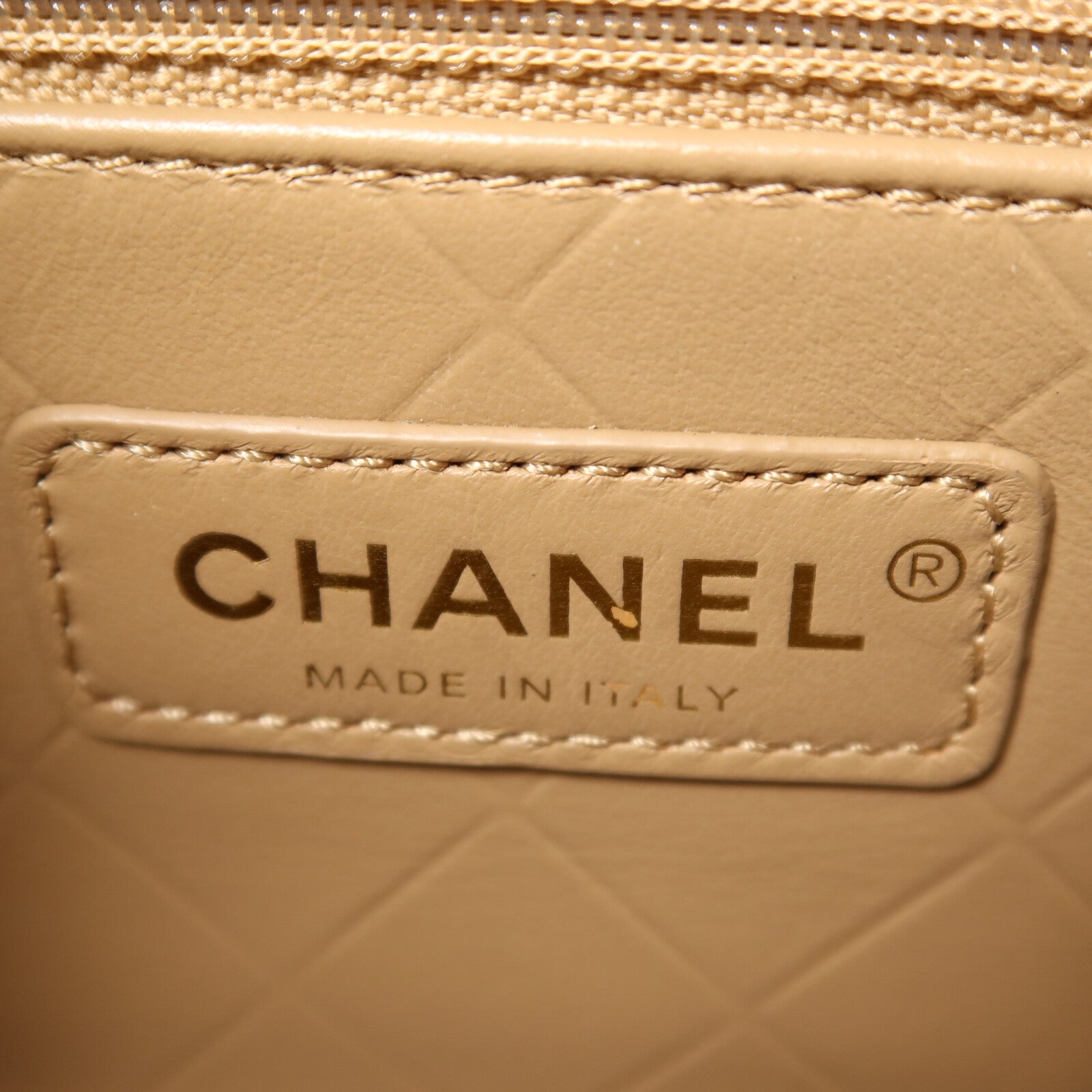 CHANEL 牛皮皮革Half Moon Flap Bag金扣鏈帶肩背袋
