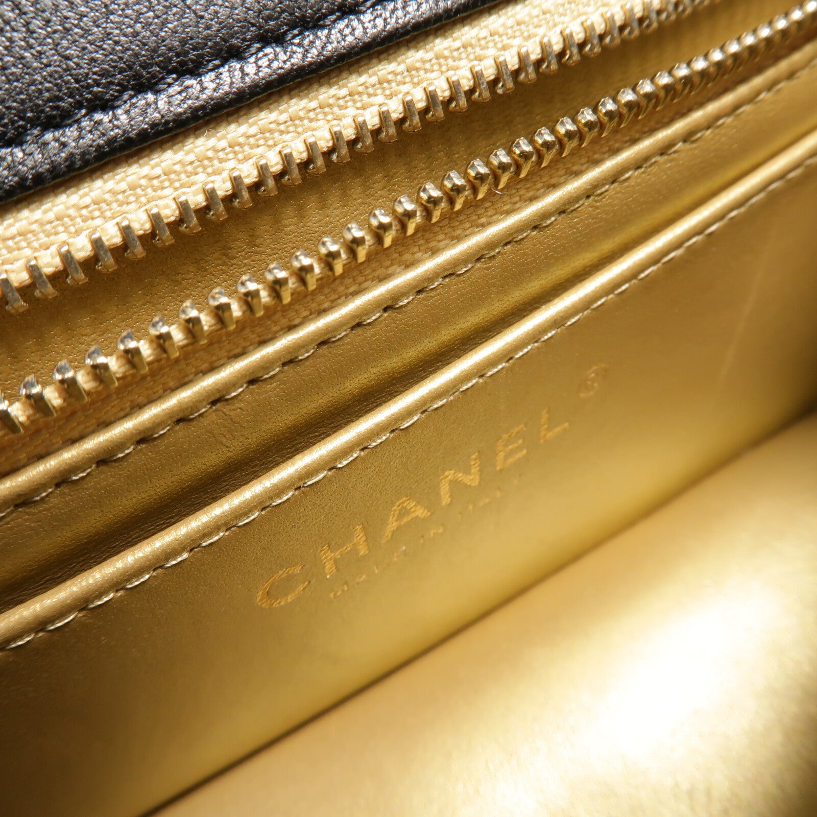 CHANEL 羊皮皮革Mini Classic 20 Gold Ball鏈帶肩背袋