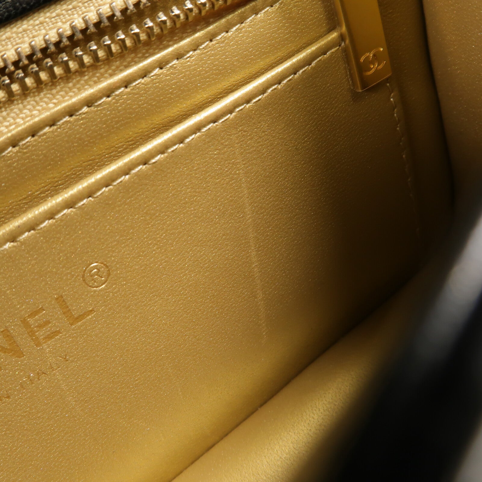 CHANEL 羊皮皮革Mini Classic 20 Gold Ball鏈帶肩背袋