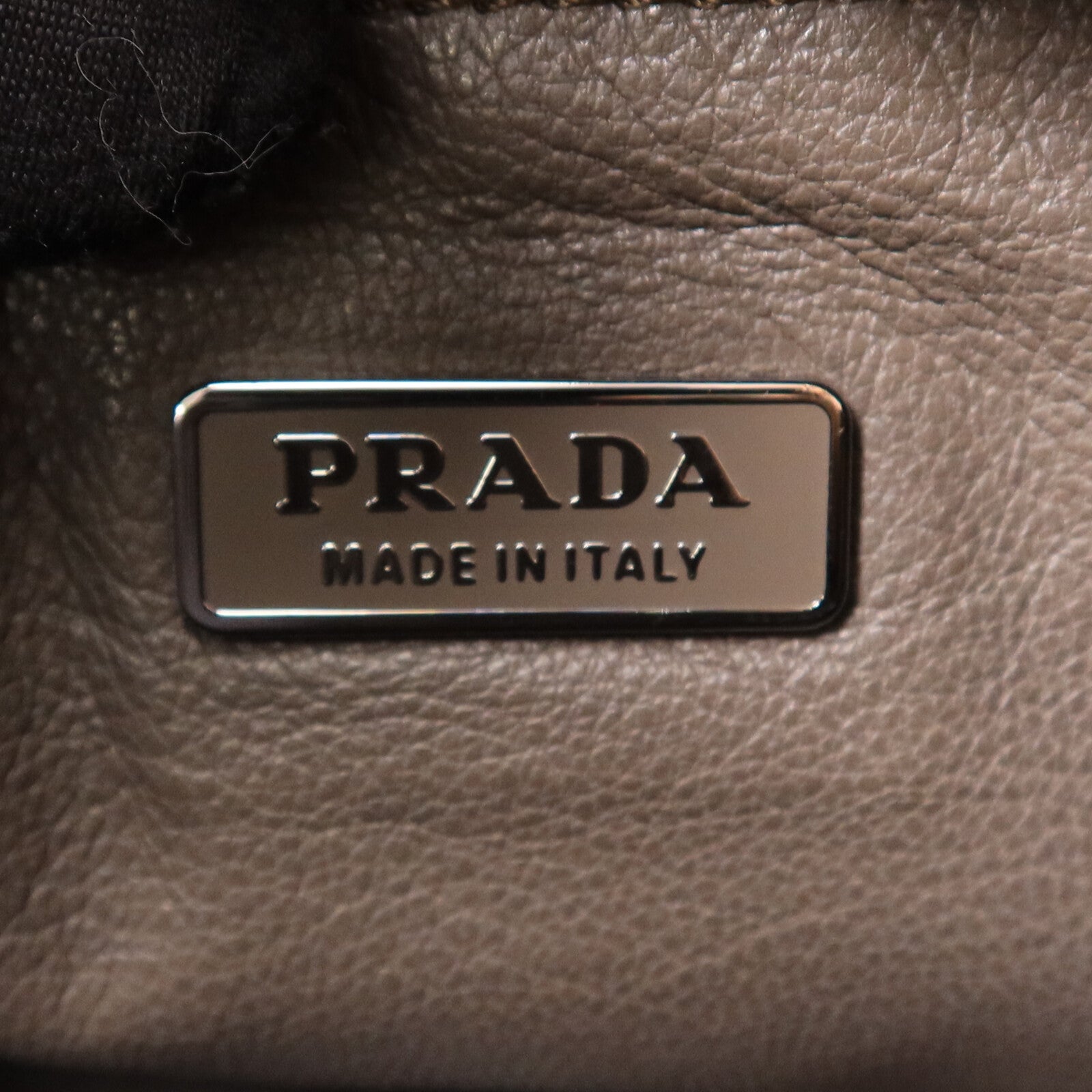 PRADA 牛皮皮革Shoulder Bag銀扣肩背袋