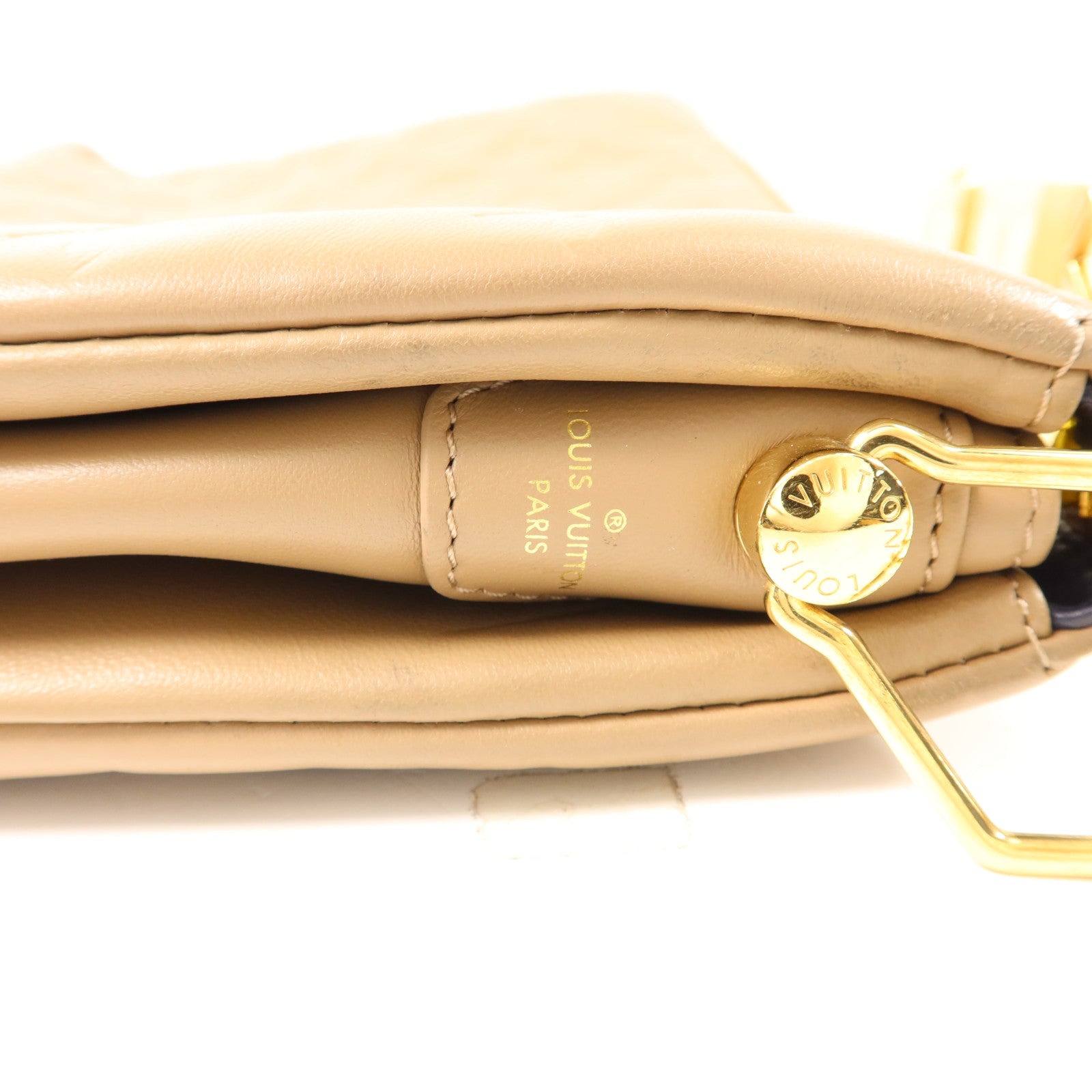 LOUIS VUITTON 【激減優惠】Monogram Embossed Coussin PM金扣鏈帶肩背袋