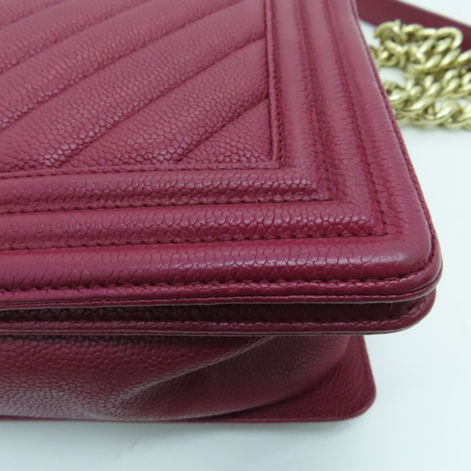 CHANEL 【激減優惠】斜紋Cavair皮革Boy 25cm金扣肩背袋紫紅色