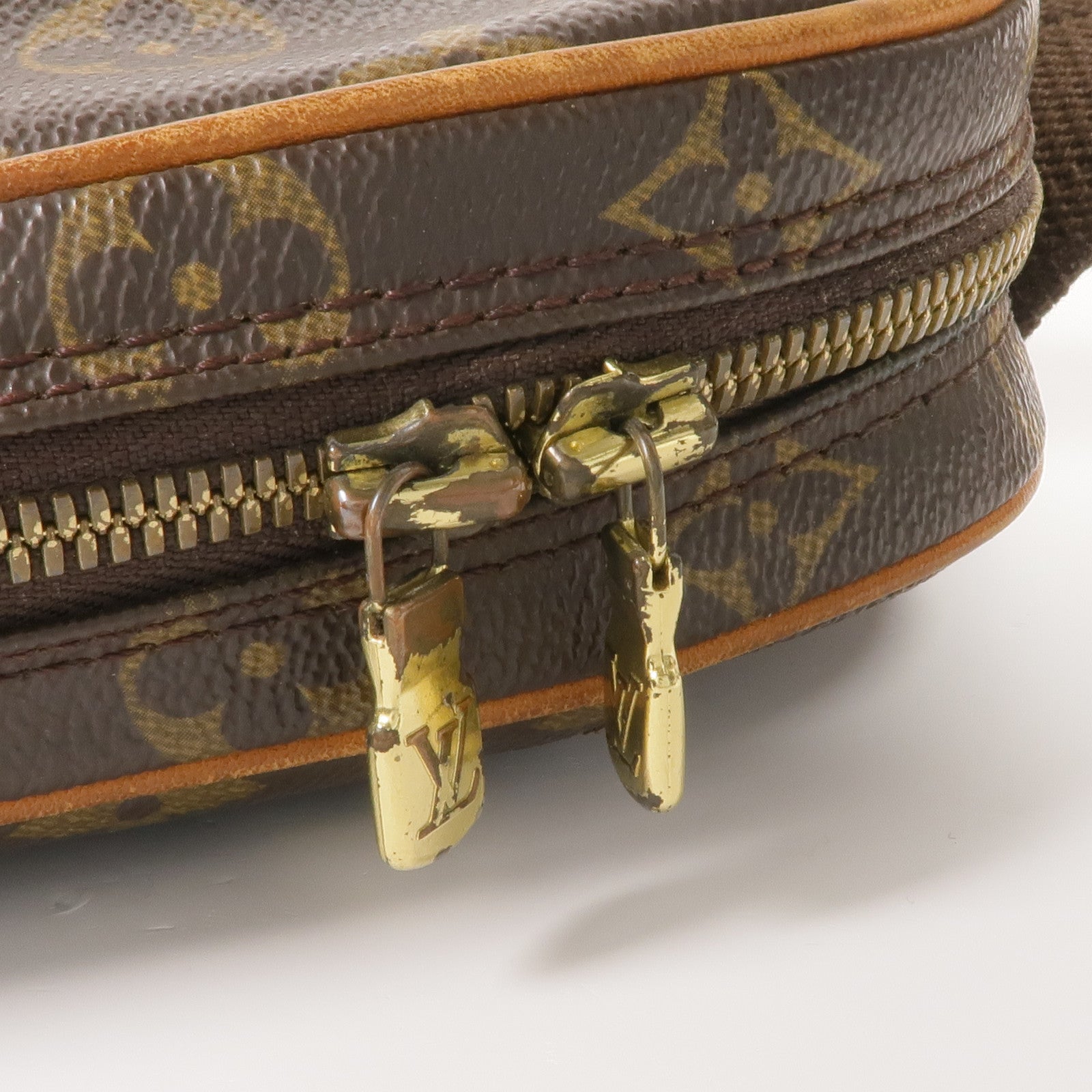 LOUIS VUITTON Monogram Pochette Gange金扣腰包