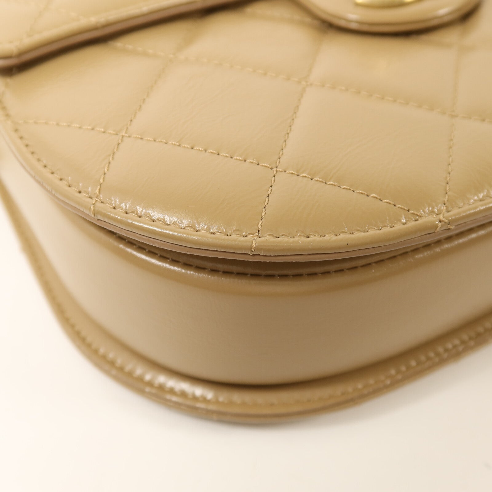 CHANEL 牛皮皮革Half Moon Flap Bag金扣鏈帶肩背袋