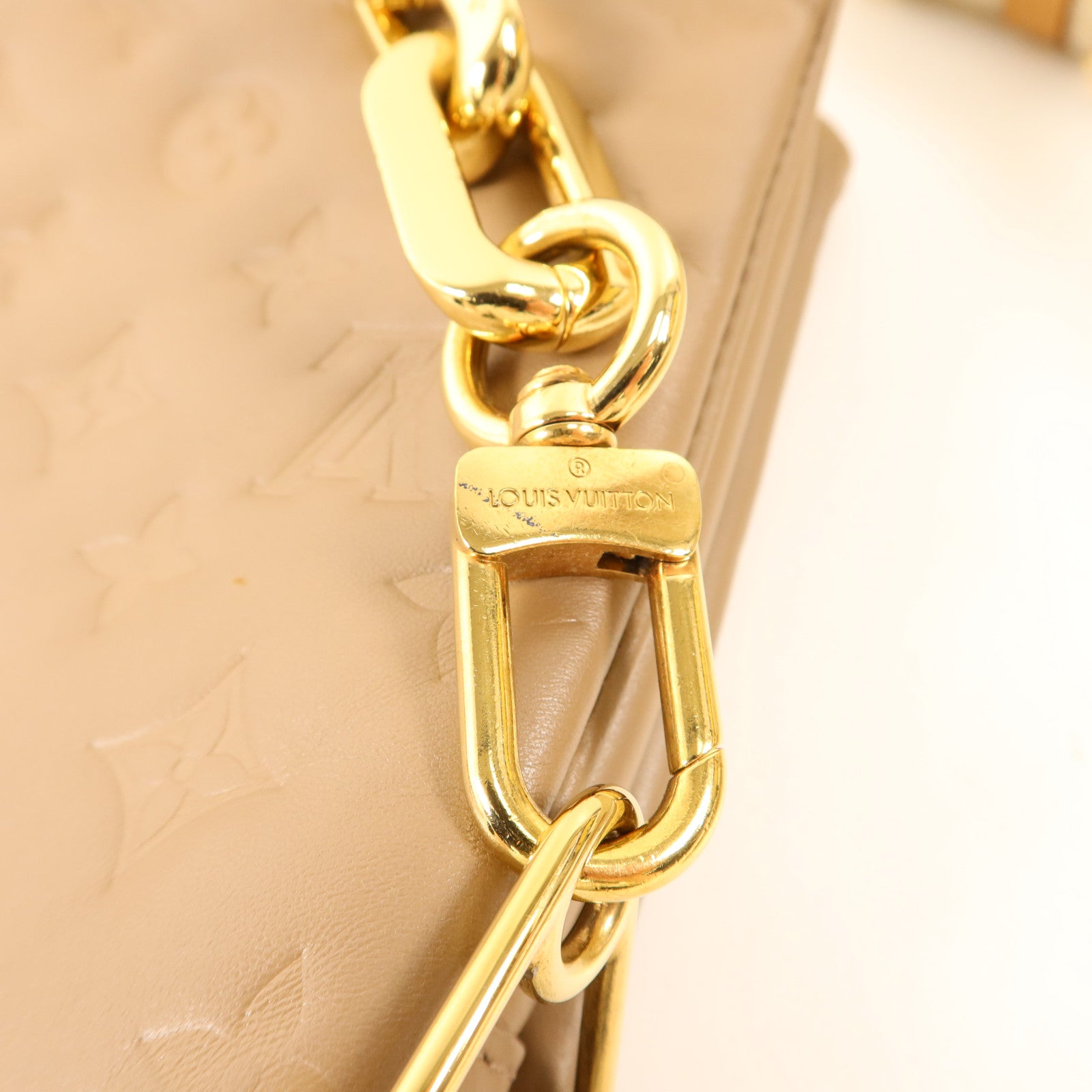 LOUIS VUITTON 【激減優惠】Monogram Embossed Coussin PM金扣鏈帶肩背袋