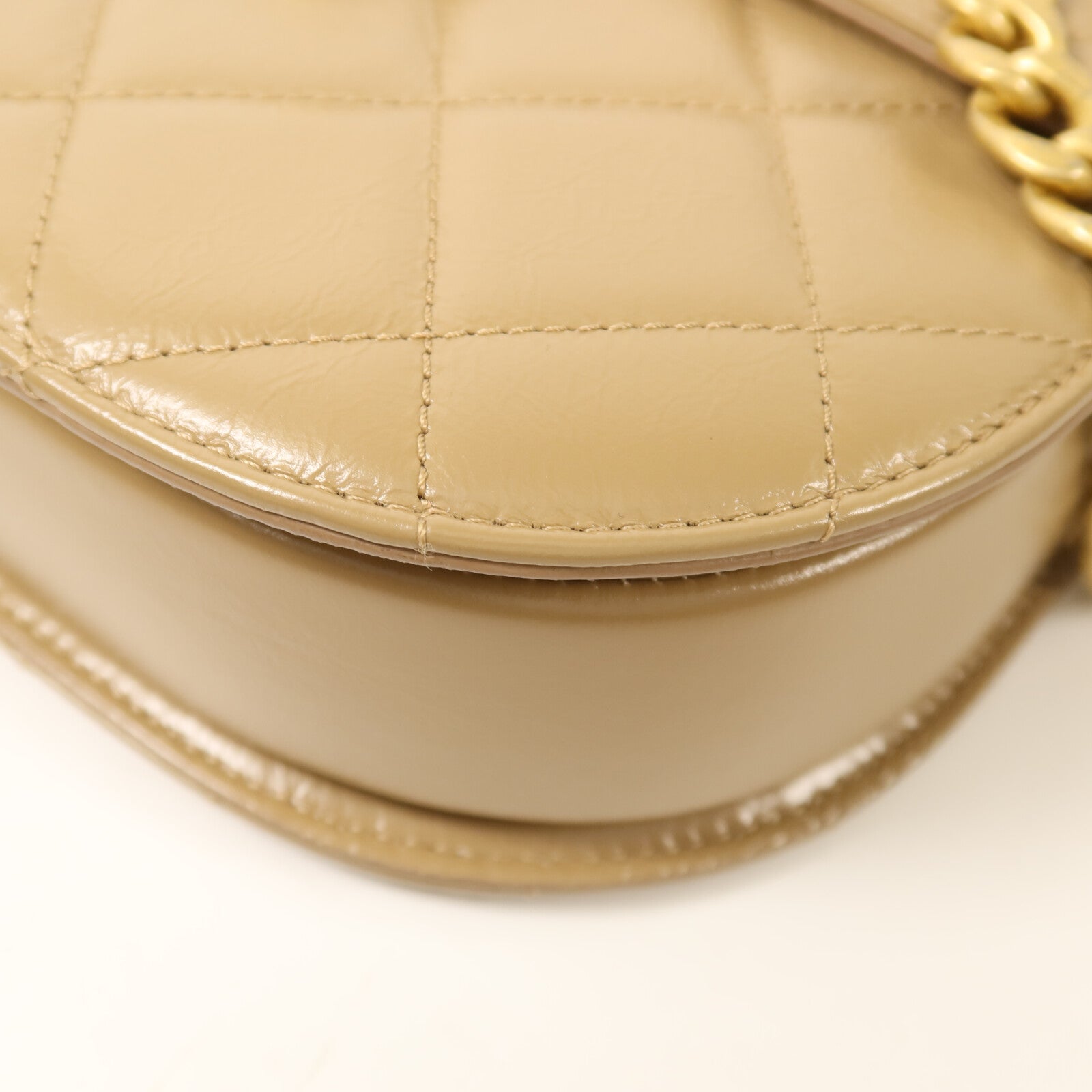 CHANEL 牛皮皮革Half Moon Flap Bag金扣鏈帶肩背袋