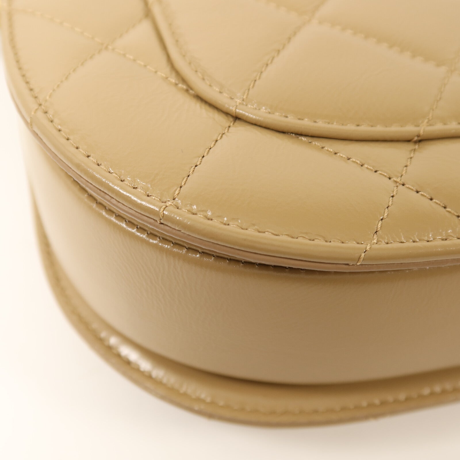 CHANEL 牛皮皮革Half Moon Flap Bag金扣鏈帶肩背袋