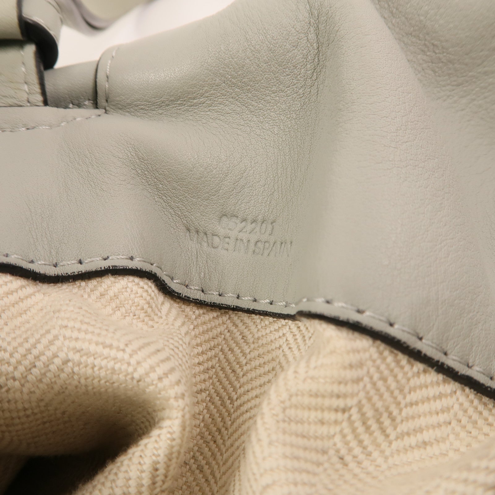 LOEWE 牛皮皮革Medium Flamenco金扣肩背袋
