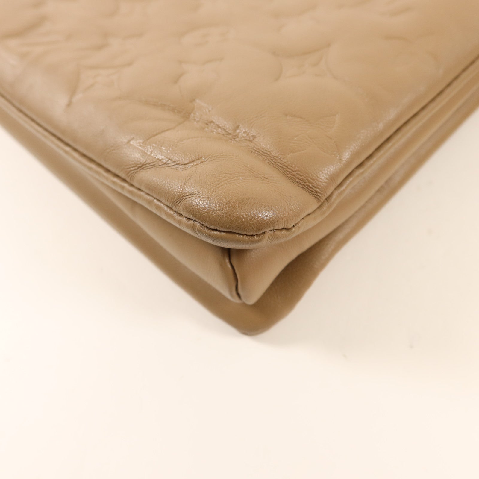 LOUIS VUITTON 【激減優惠】Monogram Embossed Coussin PM金扣鏈帶肩背袋