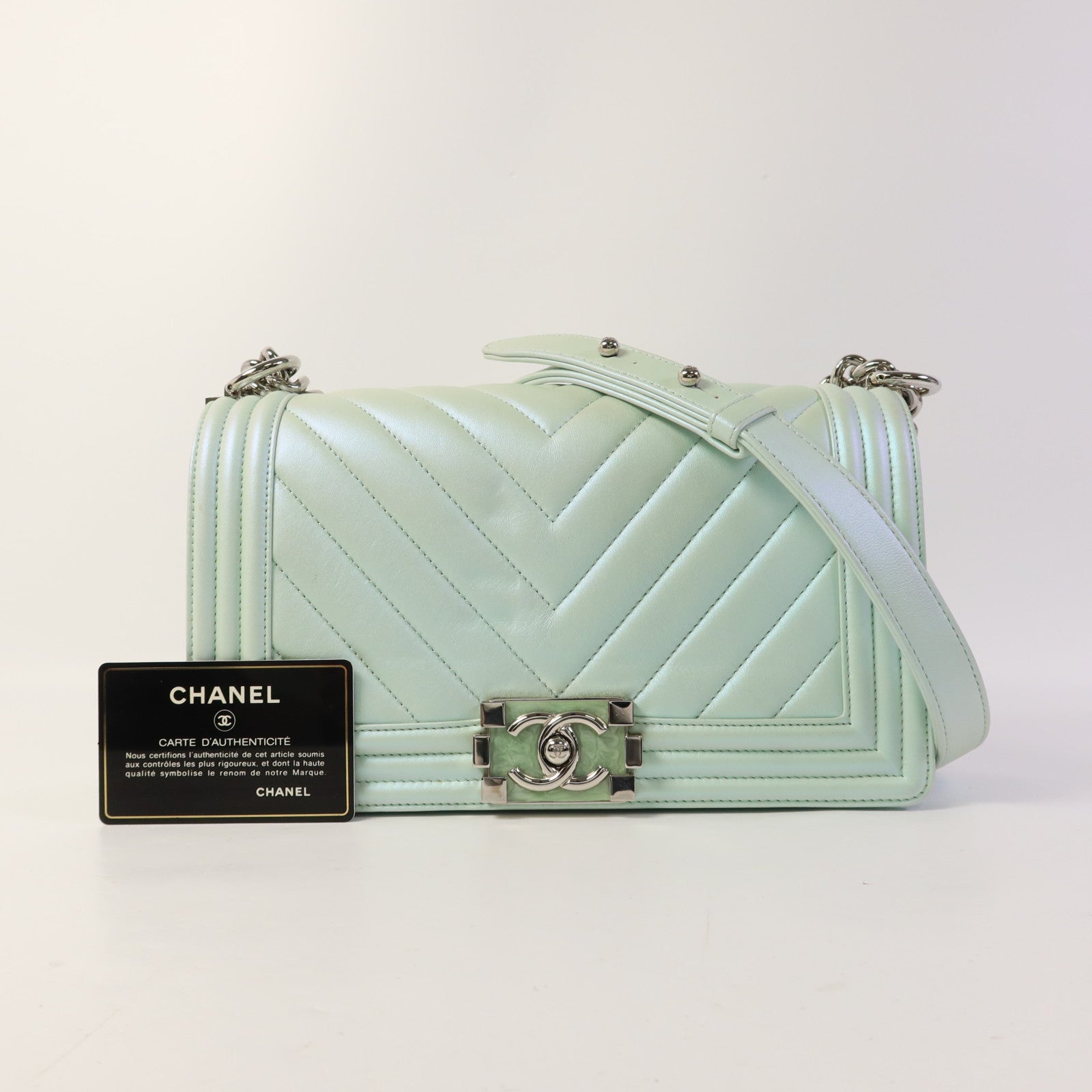 CHANEL 牛皮皮革Boy 25銀扣鏈帶肩背袋