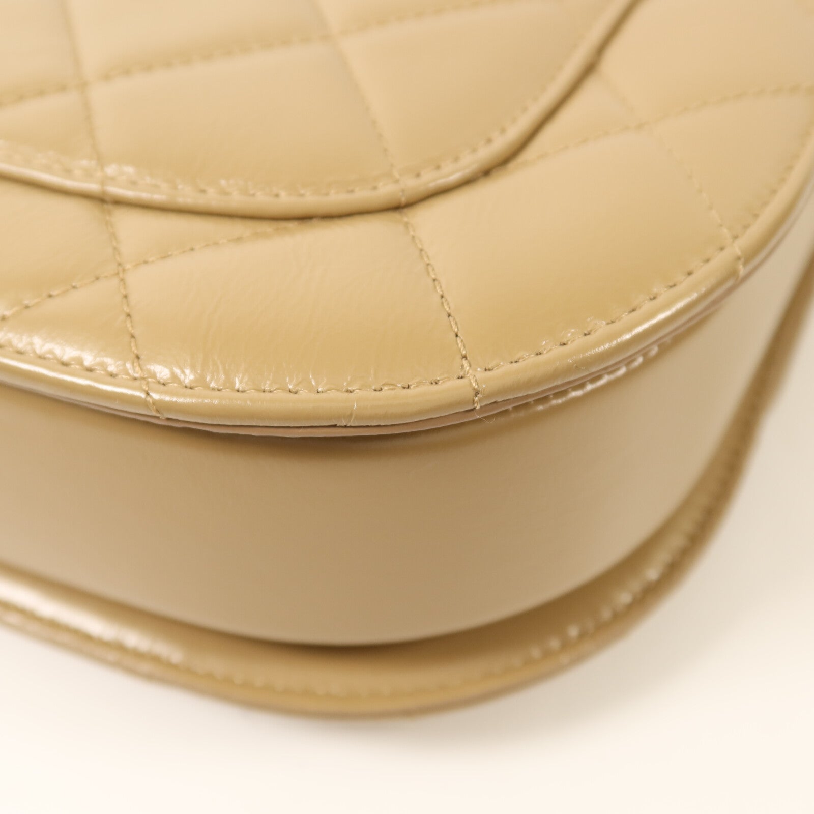 CHANEL 牛皮皮革Half Moon Flap Bag金扣鏈帶肩背袋