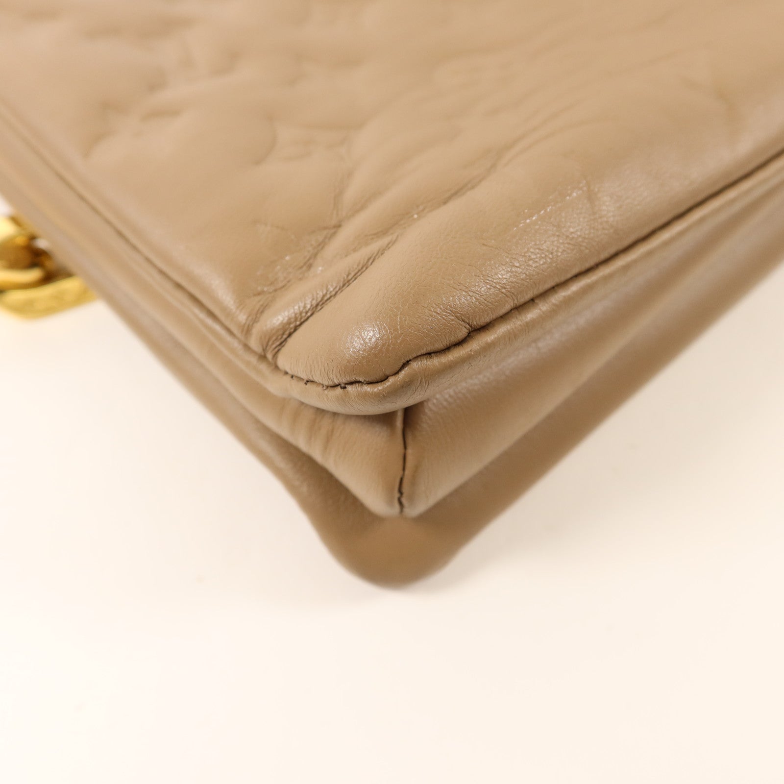 LOUIS VUITTON 【激減優惠】Monogram Embossed Coussin PM金扣鏈帶肩背袋