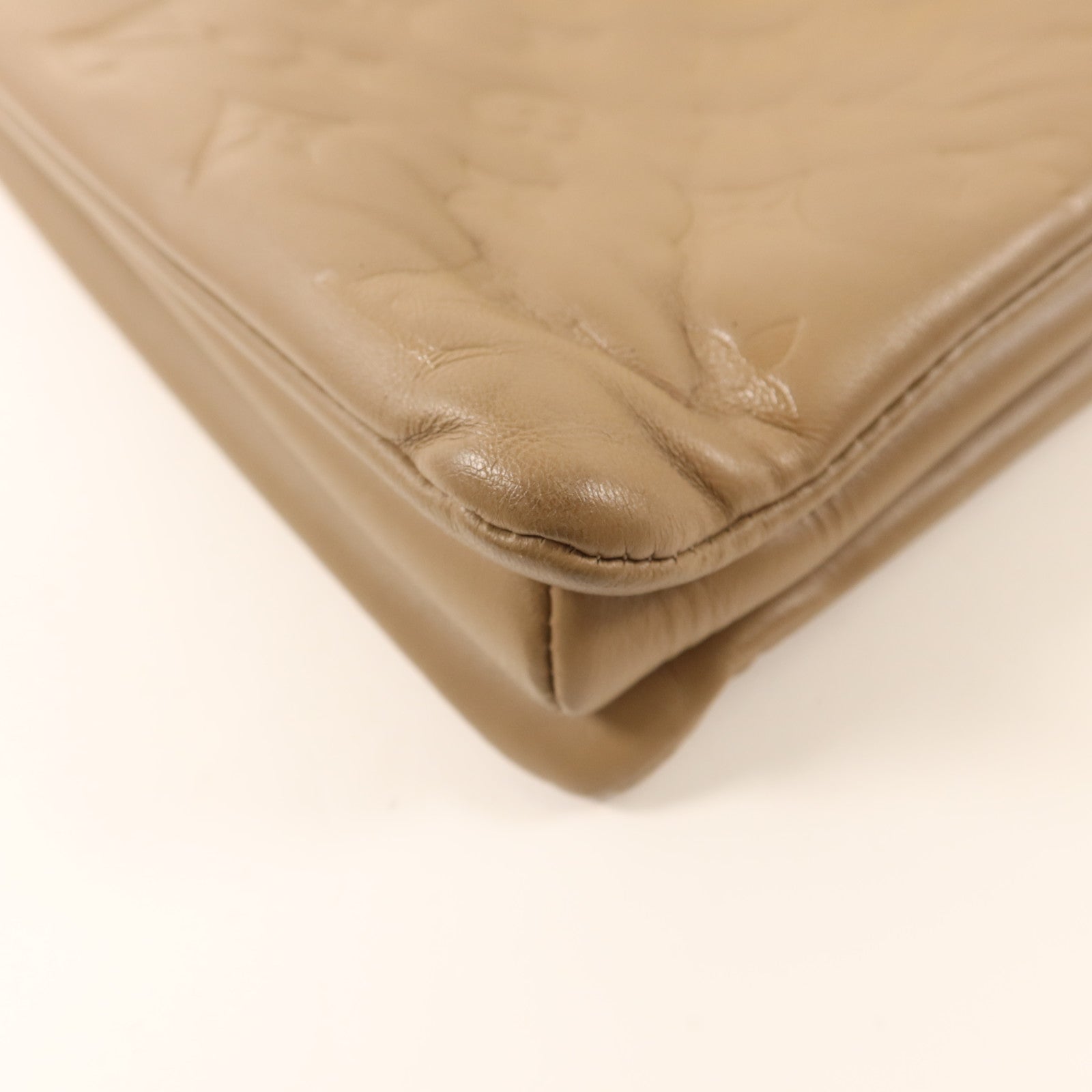 LOUIS VUITTON 【激減優惠】Monogram Embossed Coussin PM金扣鏈帶肩背袋