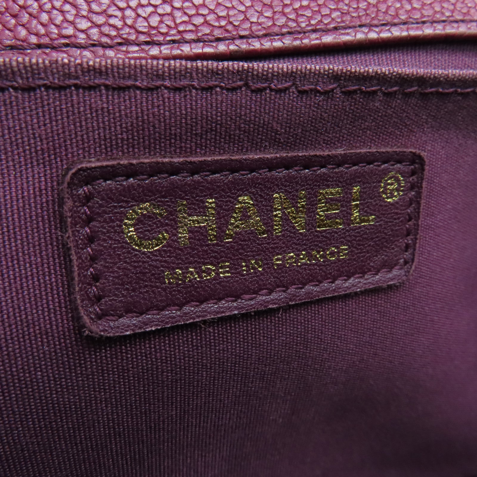 CHANEL 【激減優惠】斜紋Cavair皮革Boy 25cm金扣肩背袋紫紅色