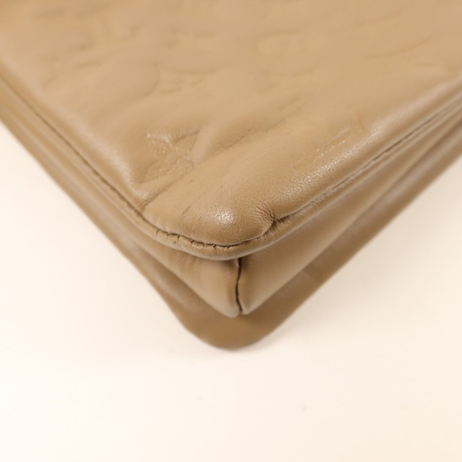LOUIS VUITTON 【激減優惠】Monogram Embossed Coussin PM金扣鏈帶肩背袋
