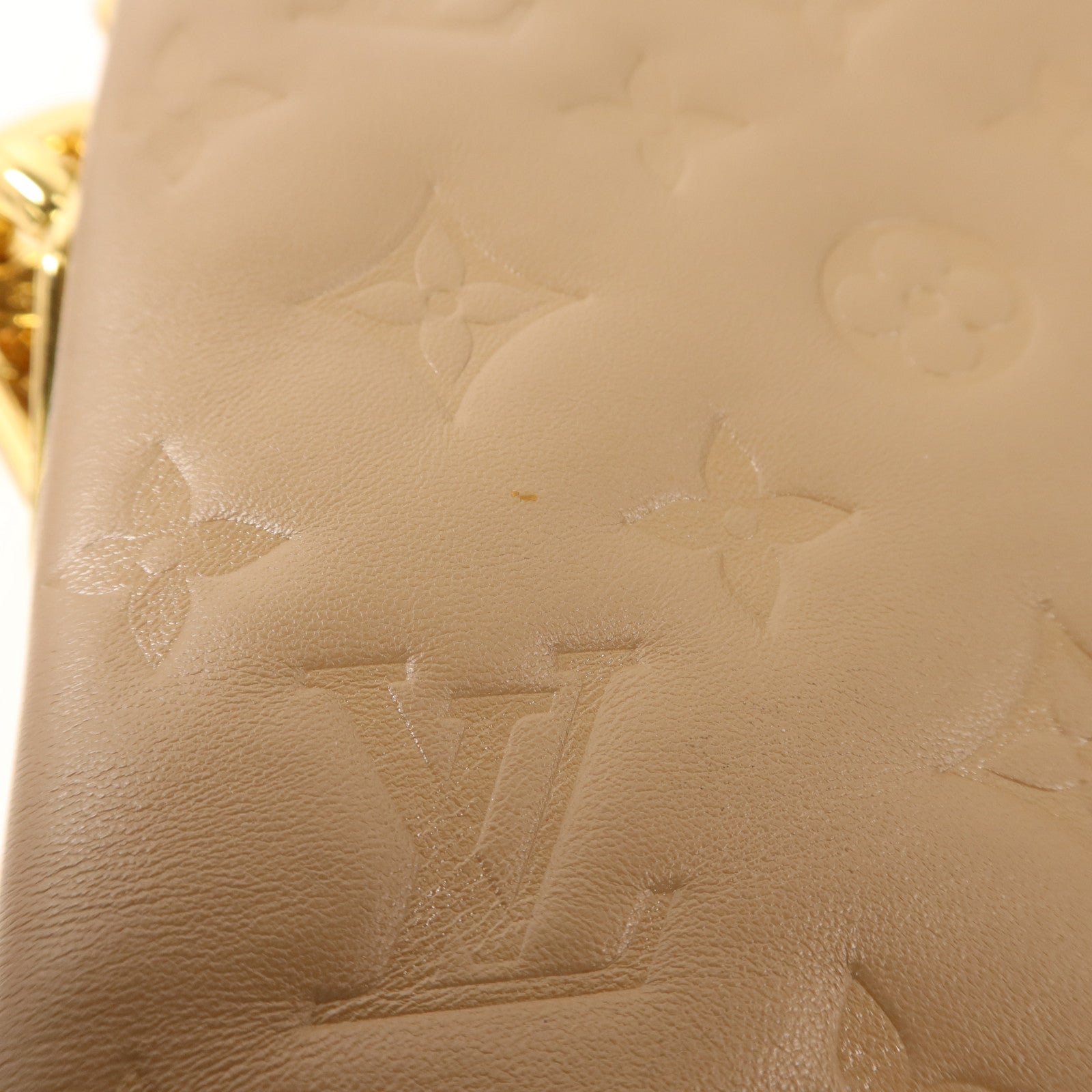 LOUIS VUITTON 【激減優惠】Monogram Embossed Coussin PM金扣鏈帶肩背袋
