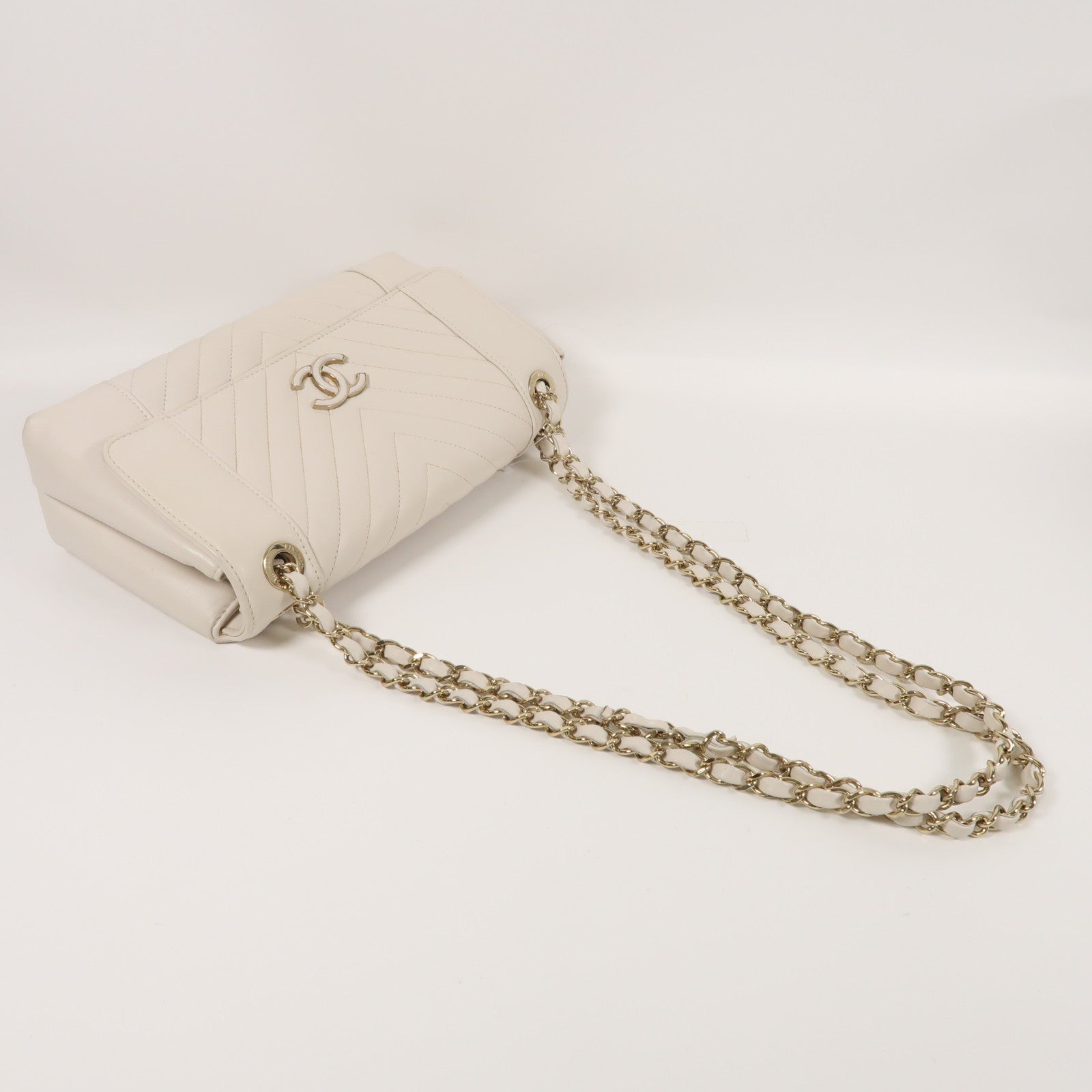 CHANEL Herringbone CC GHW Chain Shoulder Bag Calfskin Leather White