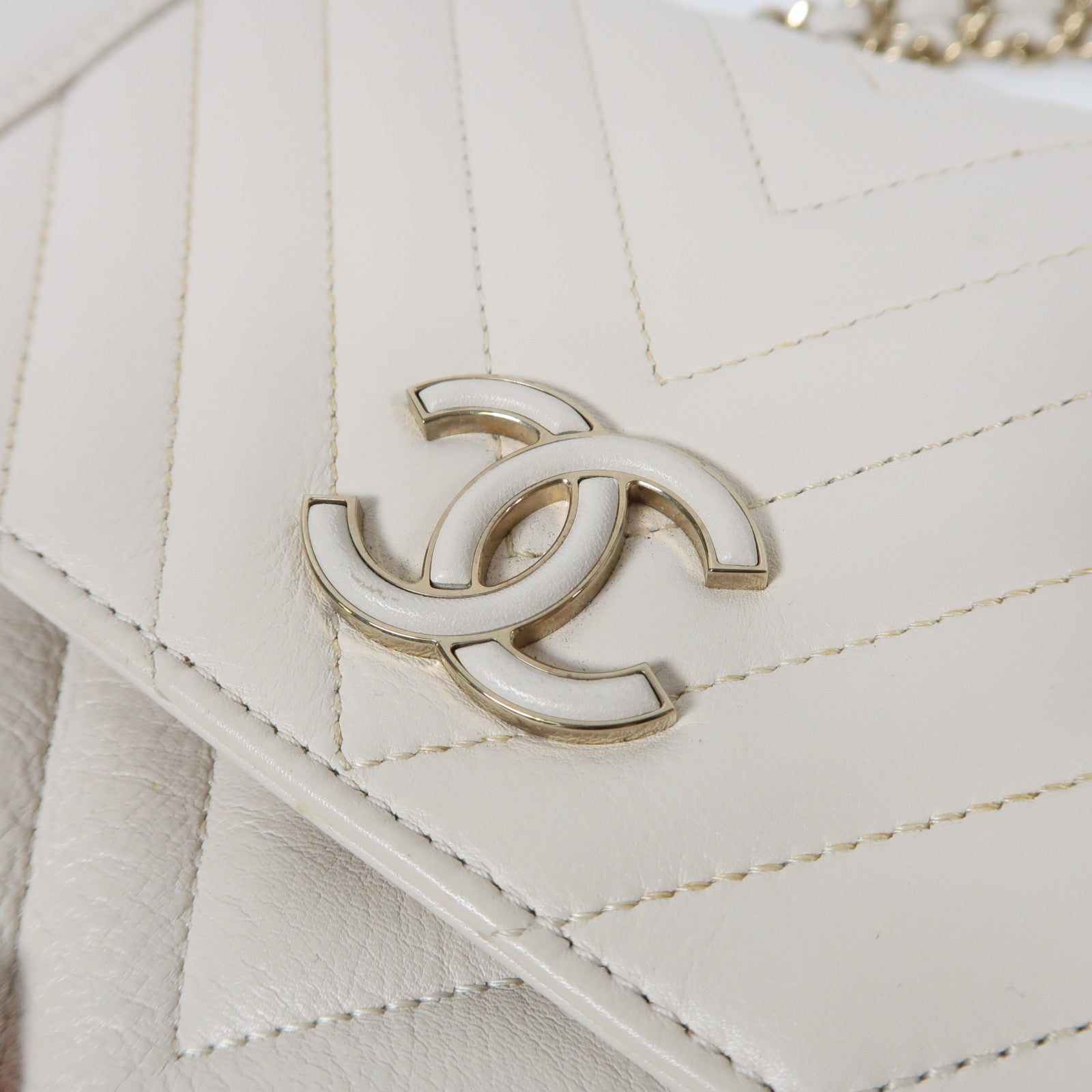 CHANEL Herringbone CC GHW Chain Shoulder Bag Calfskin Leather White