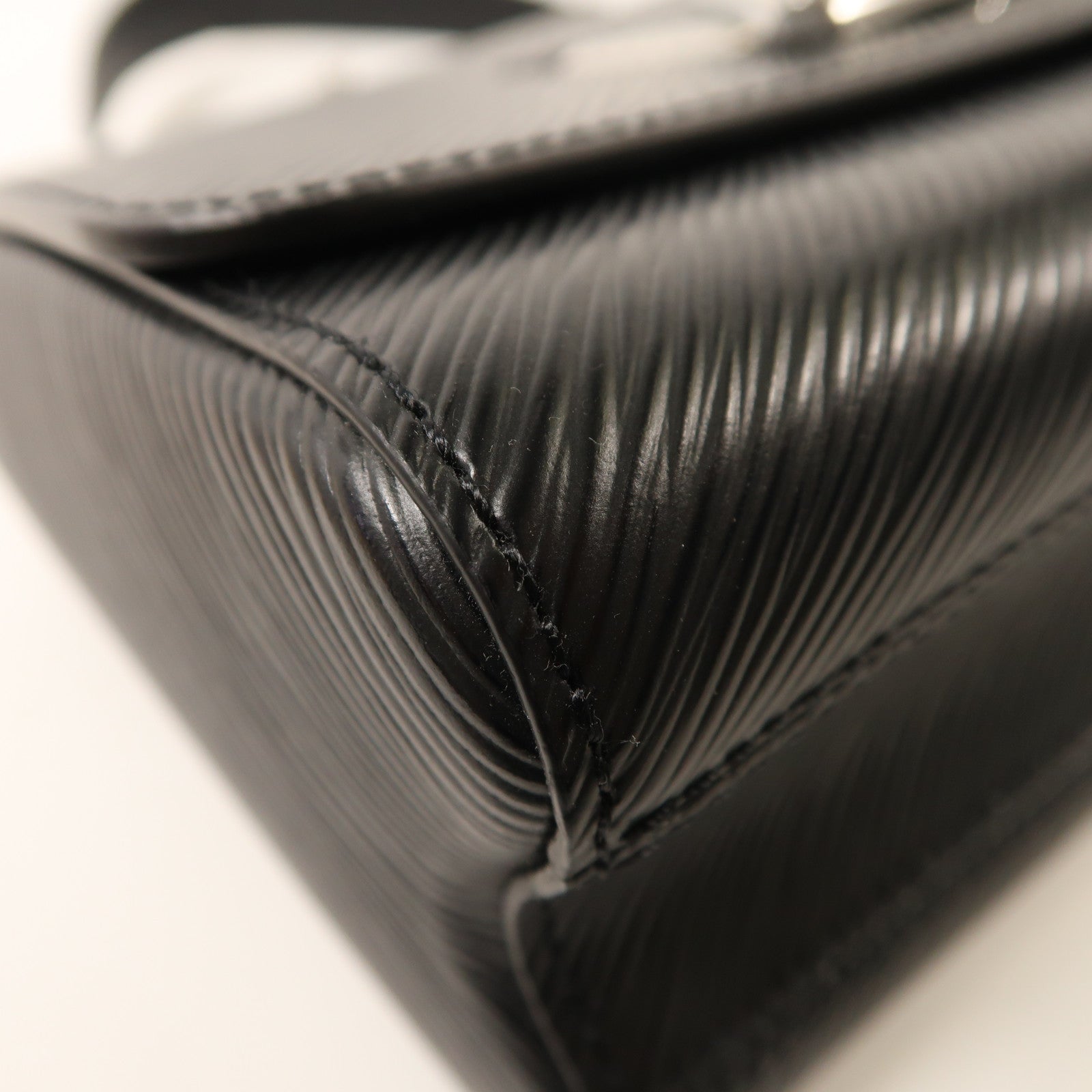 LOUIS VUITTON Epi Twist MM銀扣鏈帶肩背袋