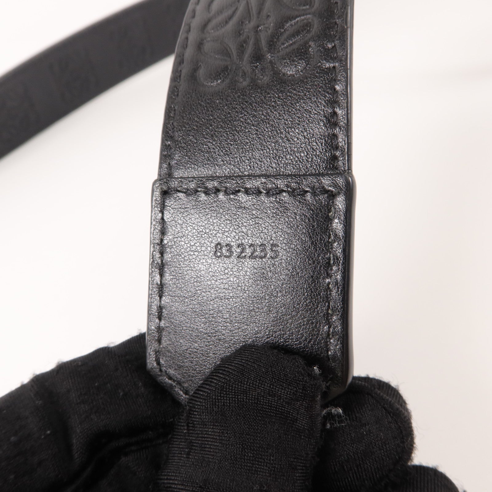 LOEWE 牛皮皮革Anagram Strap肩帶