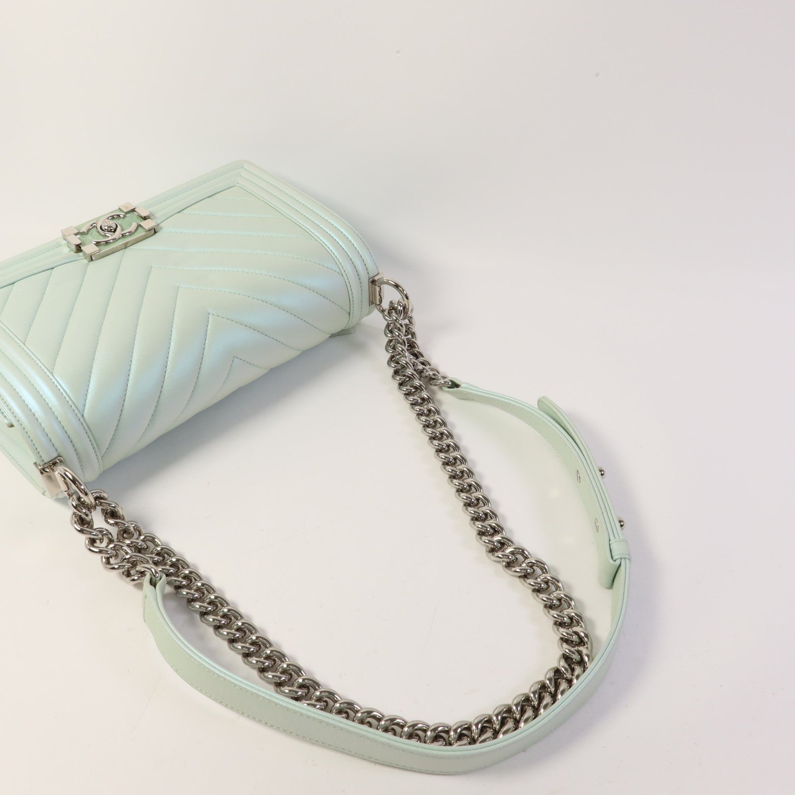 CHANEL 牛皮皮革Boy 25銀扣鏈帶肩背袋