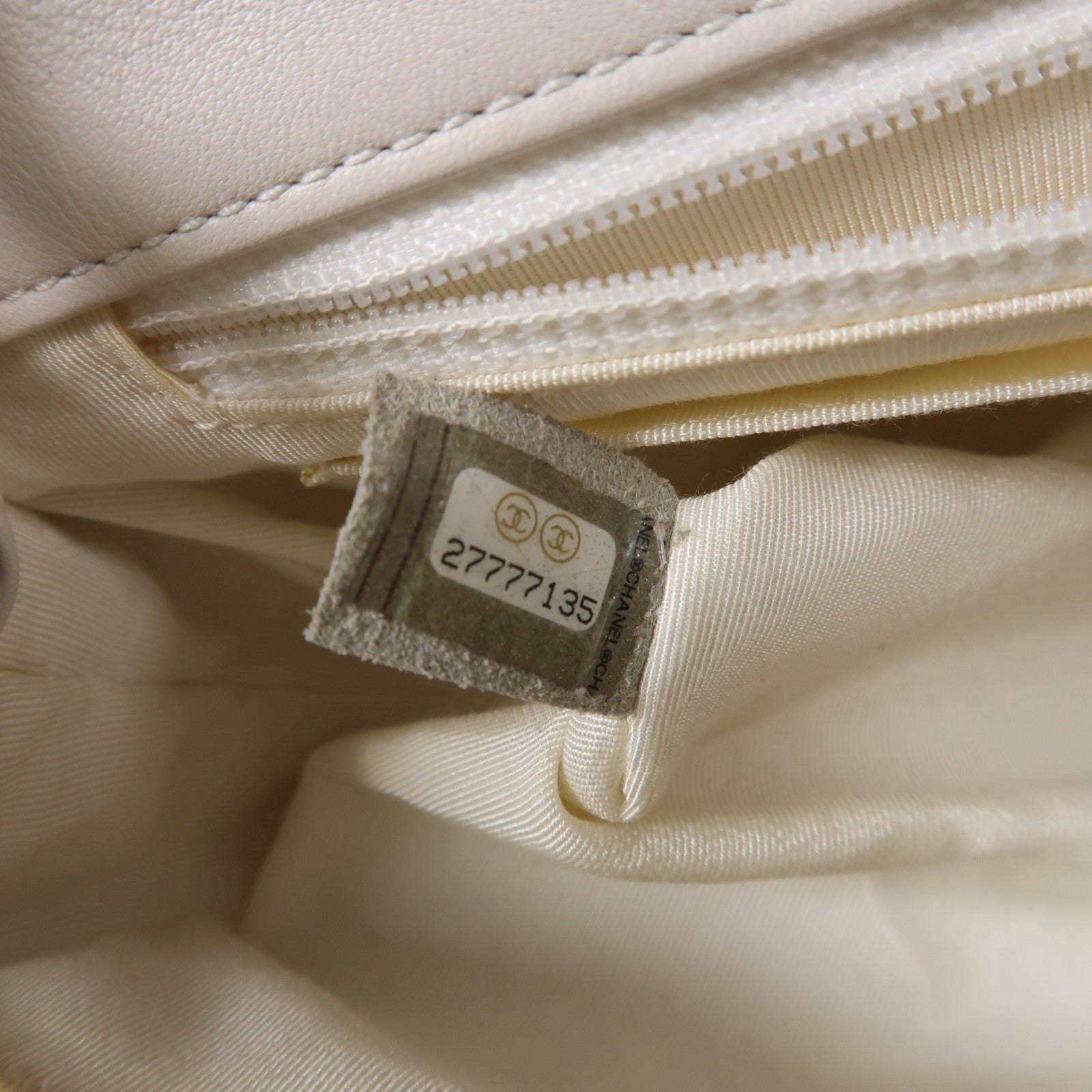 CHANEL Herringbone CC GHW Chain Shoulder Bag Calfskin Leather White