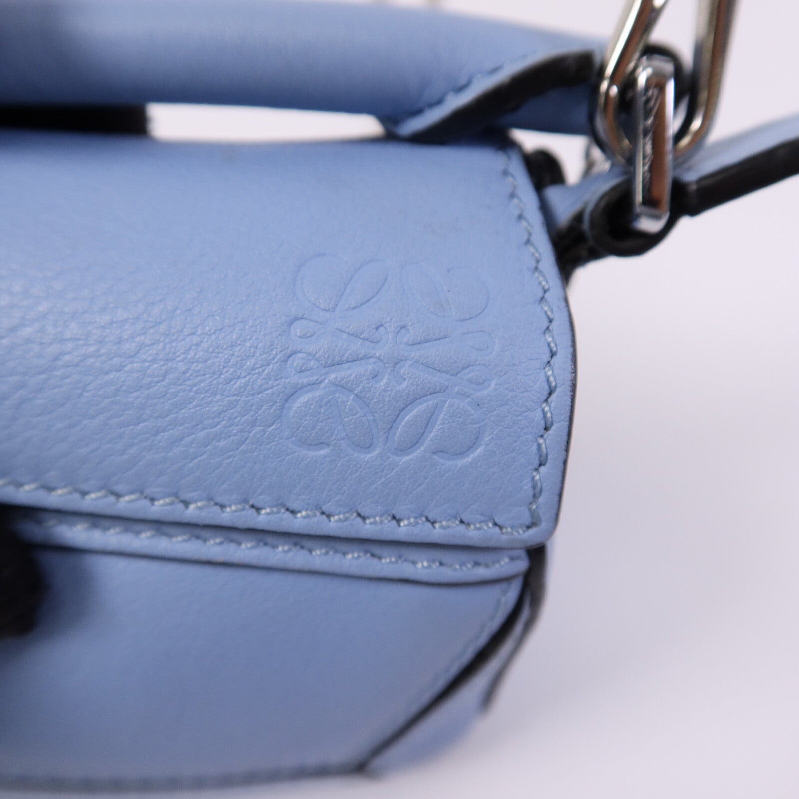 LOEWE 羊皮皮革Nano Puzzle銀扣鏈帶手挽肩背兩用袋