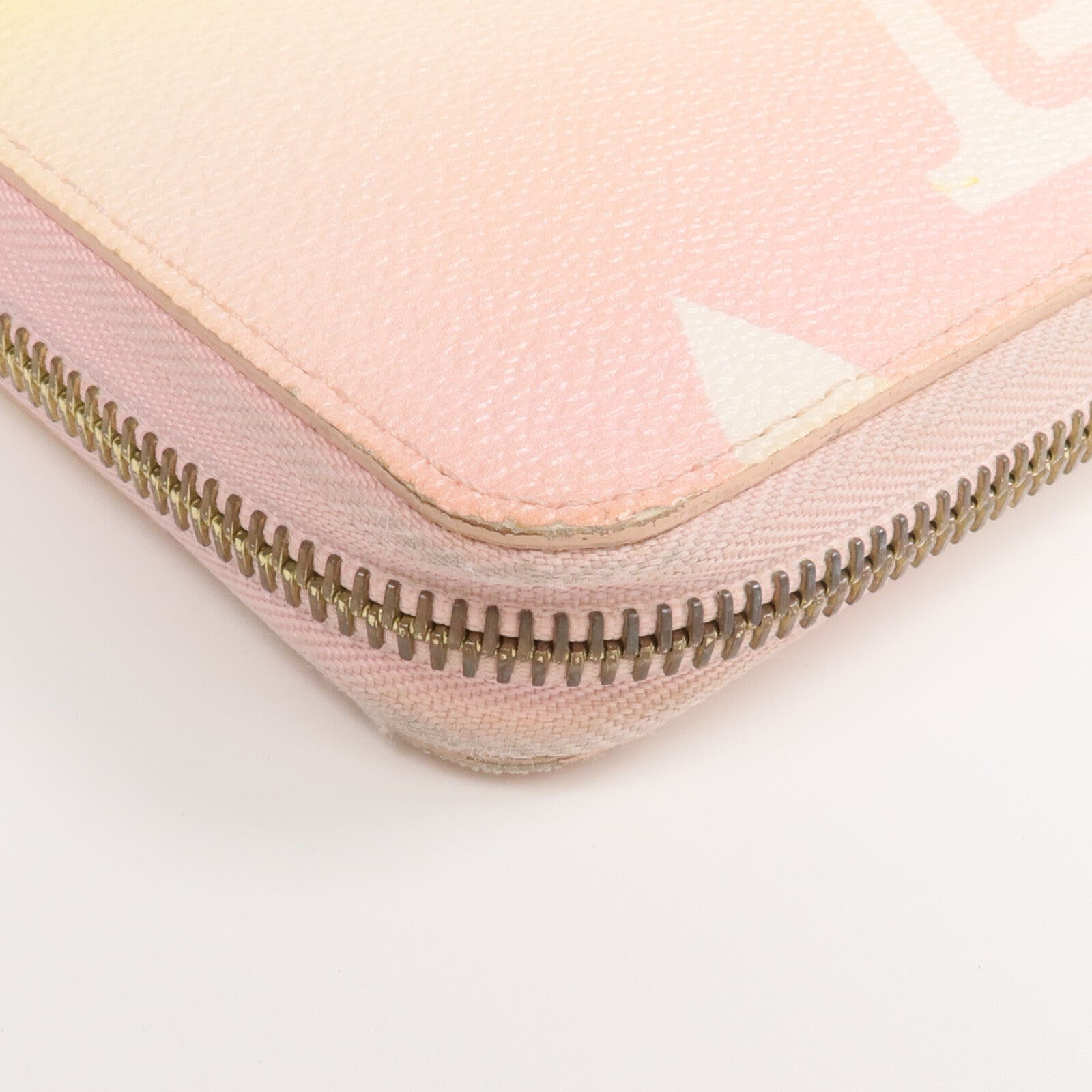 LOUIS VUITTON Monogram By The Pool Zippy Wallet金扣長錢包