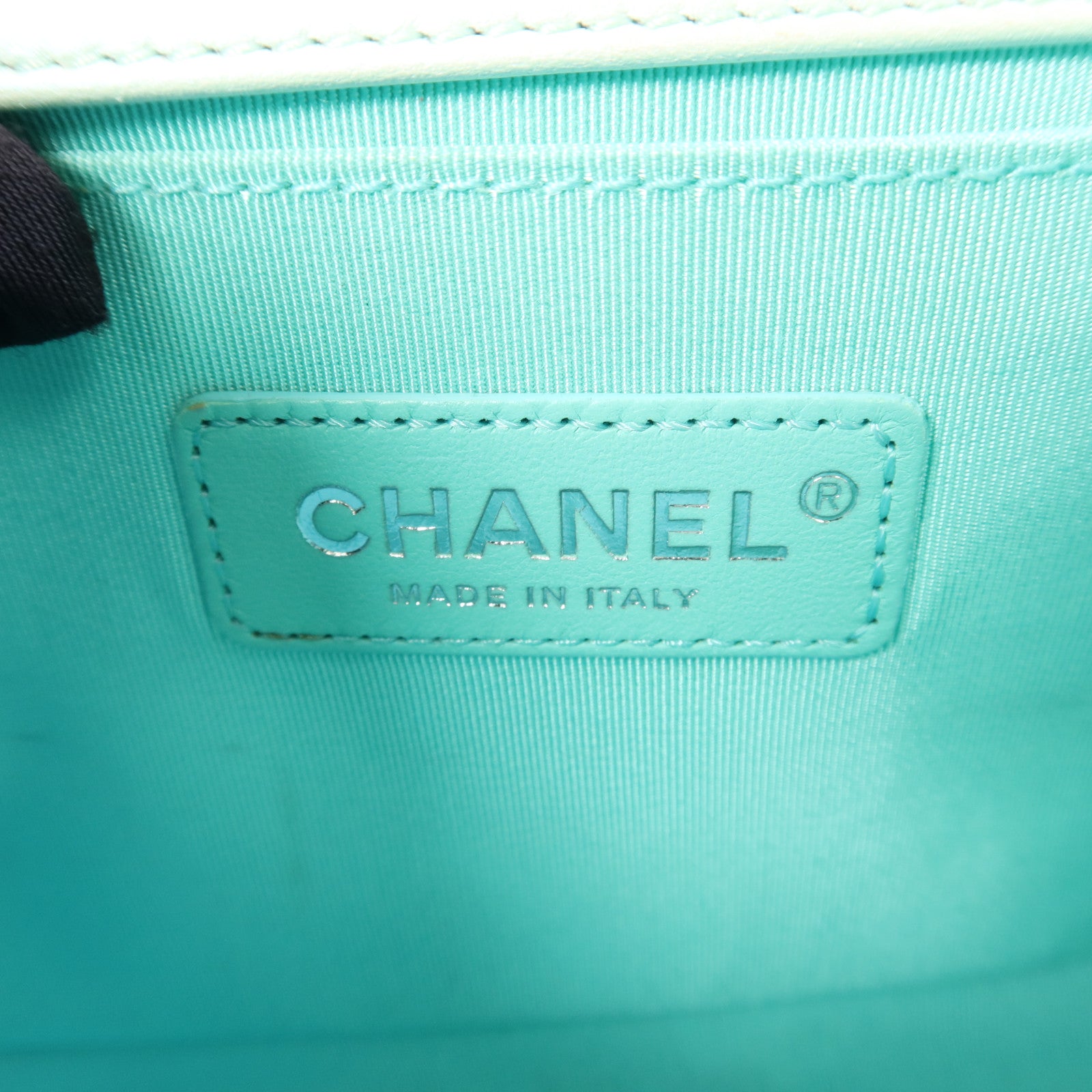 CHANEL 牛皮皮革Boy 25銀扣鏈帶肩背袋