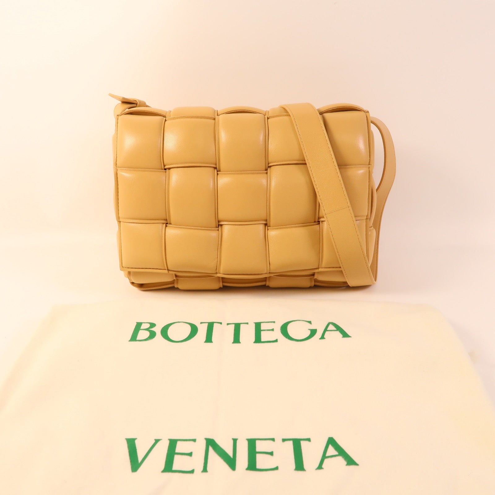 BOTTEGA VENETA 羊皮皮革Cassette Bag金扣肩背袋