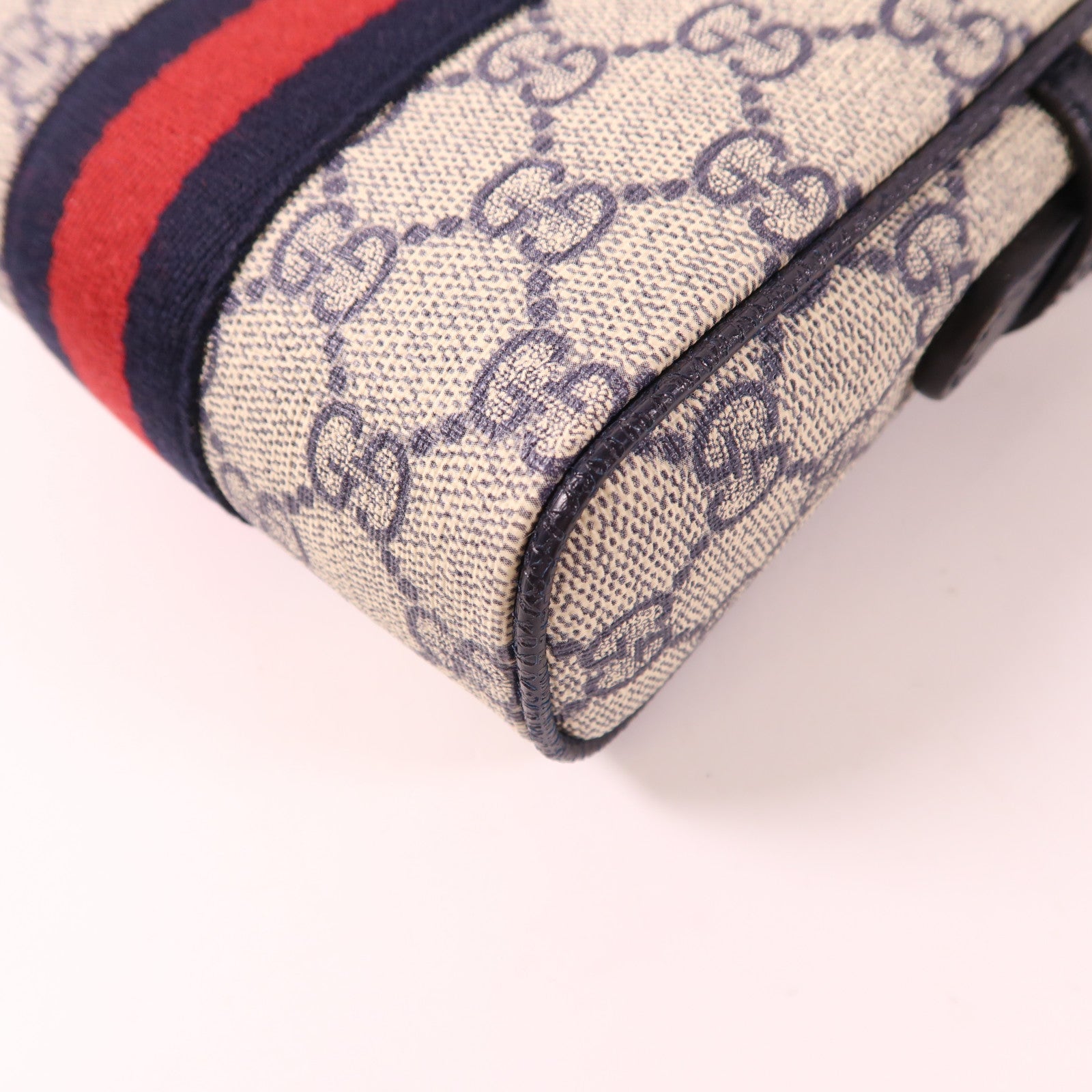 GUCCI 塗層帆布Ophidia GG銀扣肩背袋