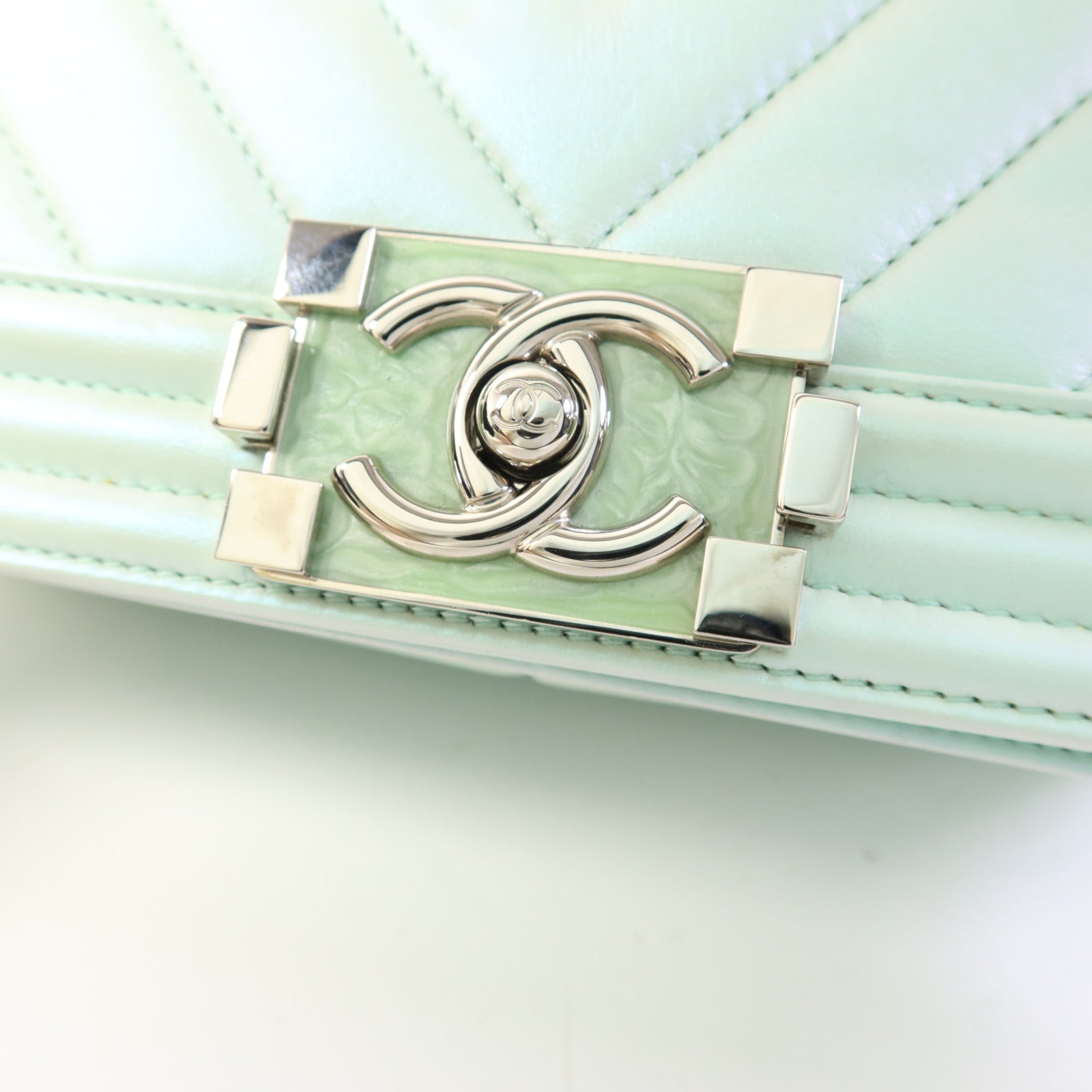 CHANEL 牛皮皮革Boy 25銀扣鏈帶肩背袋