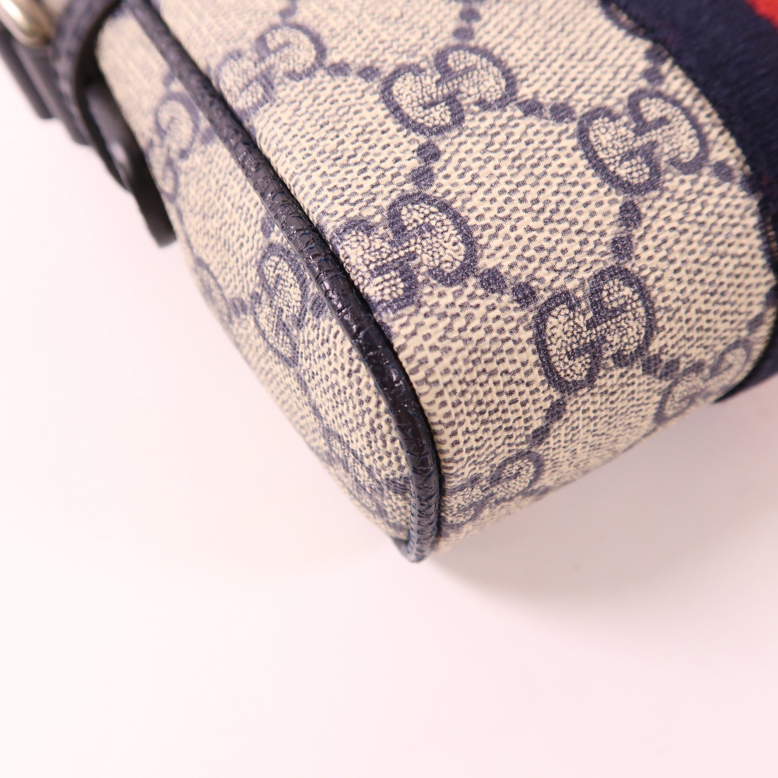 GUCCI 塗層帆布Ophidia GG銀扣肩背袋
