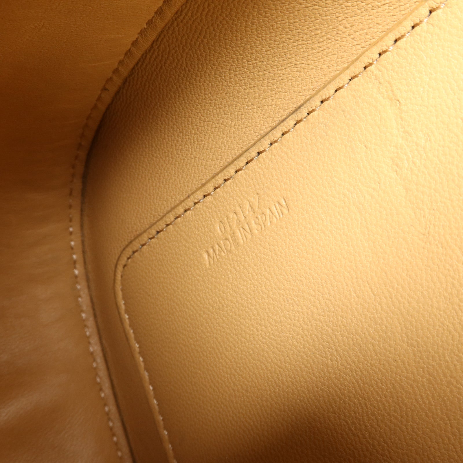 LOEWE 牛皮皮革Goya Medium肩背袋