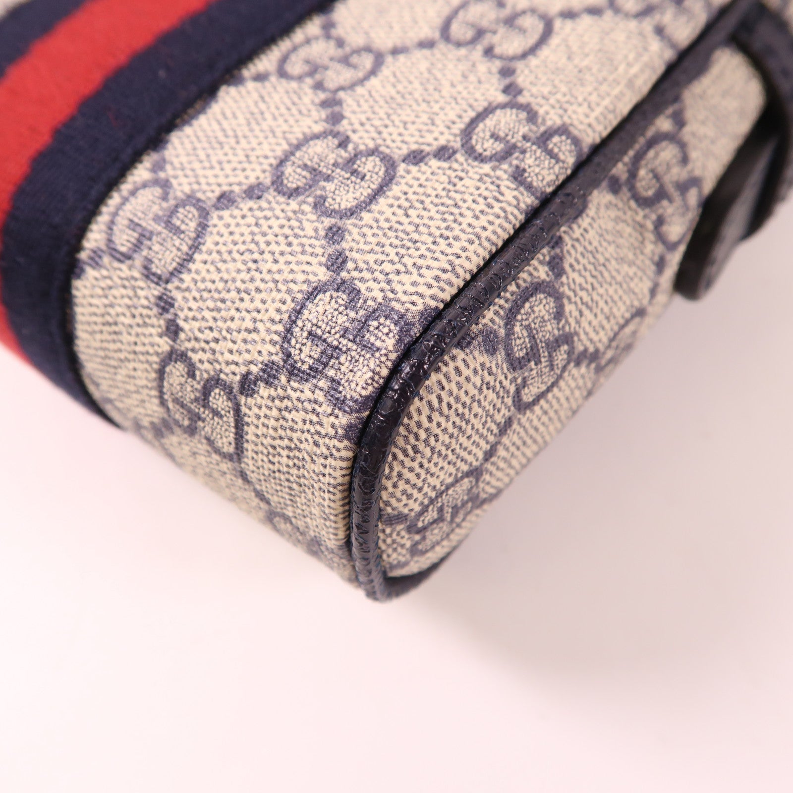 GUCCI 塗層帆布Ophidia GG銀扣肩背袋