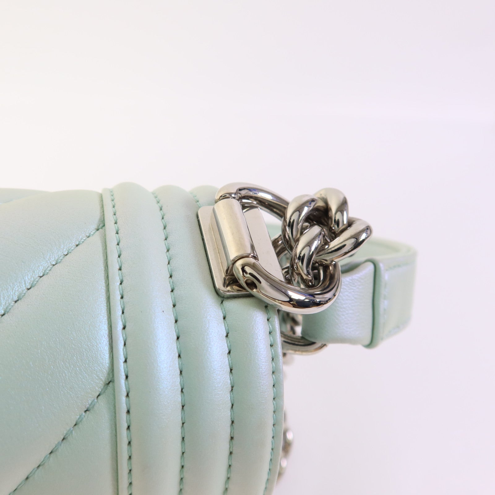 CHANEL 牛皮皮革Boy 25銀扣鏈帶肩背袋